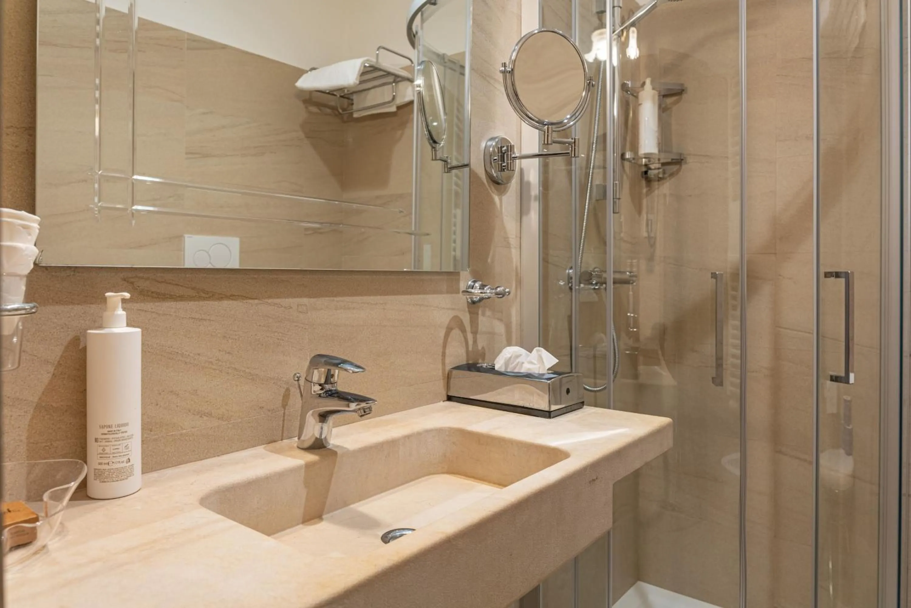 Bathroom in Hotel Villa Madruzzo
