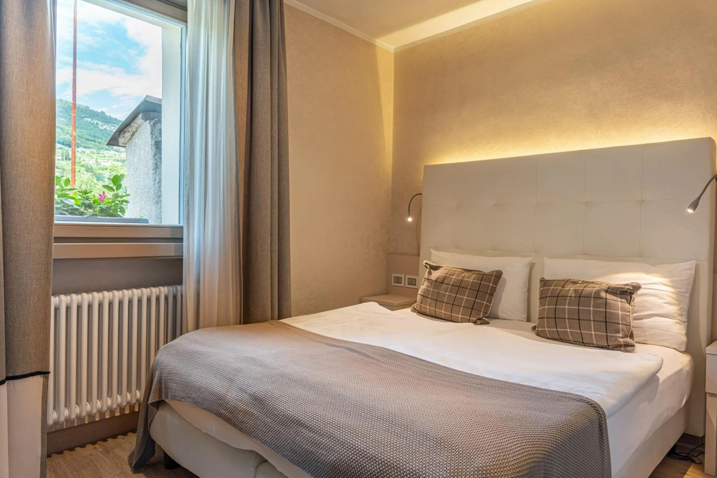 Bedroom, Bed in Hotel Villa Madruzzo