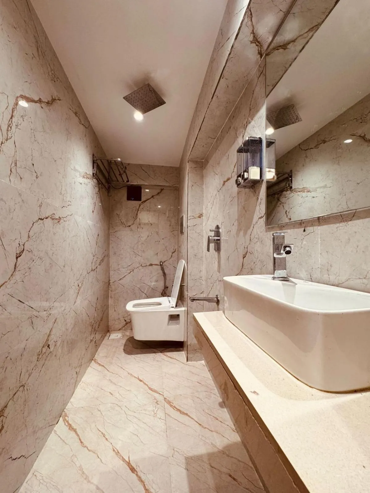 Shower in Hotel Cliff Garden
