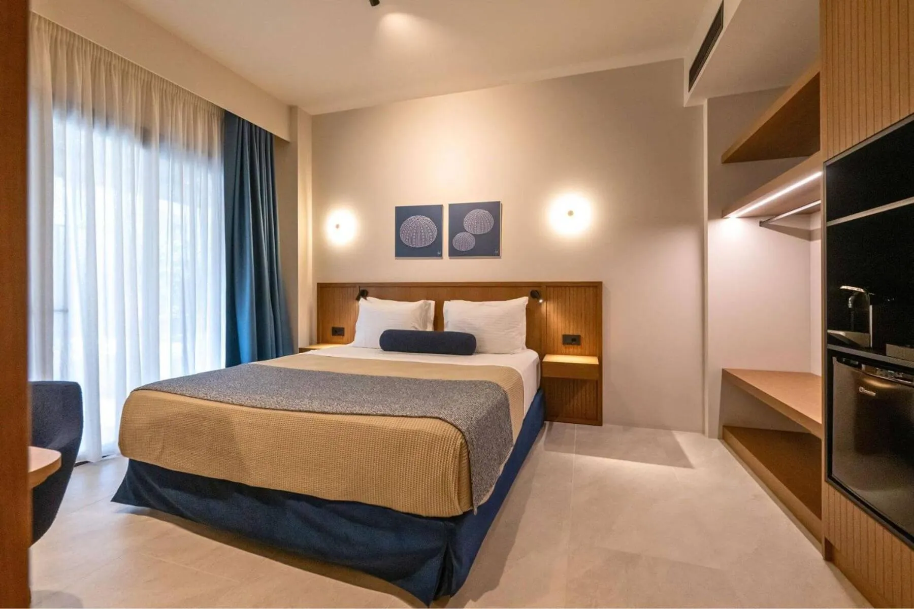 Property building, Bed in Achinos - Kalamata Mediterranean Suites