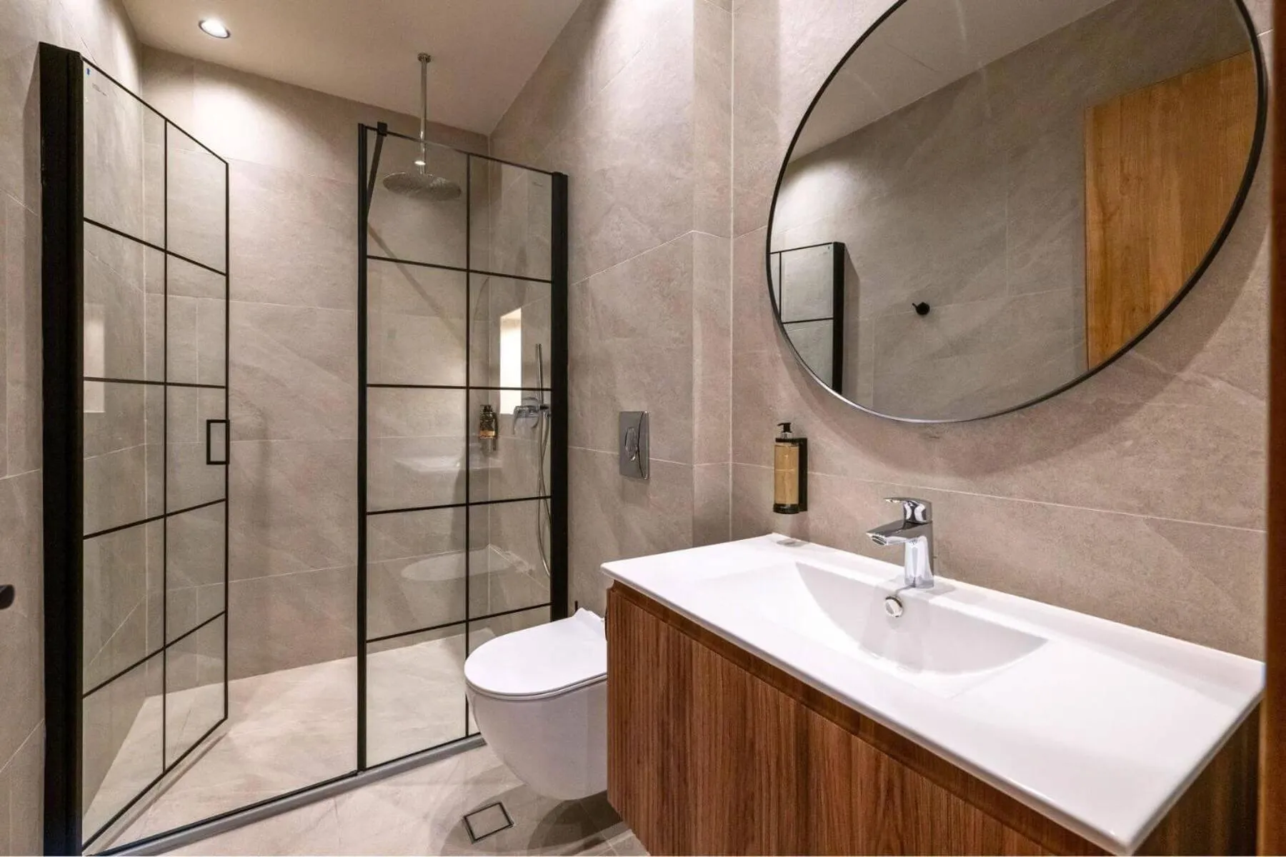 Shower in Achinos - Kalamata Mediterranean Suites