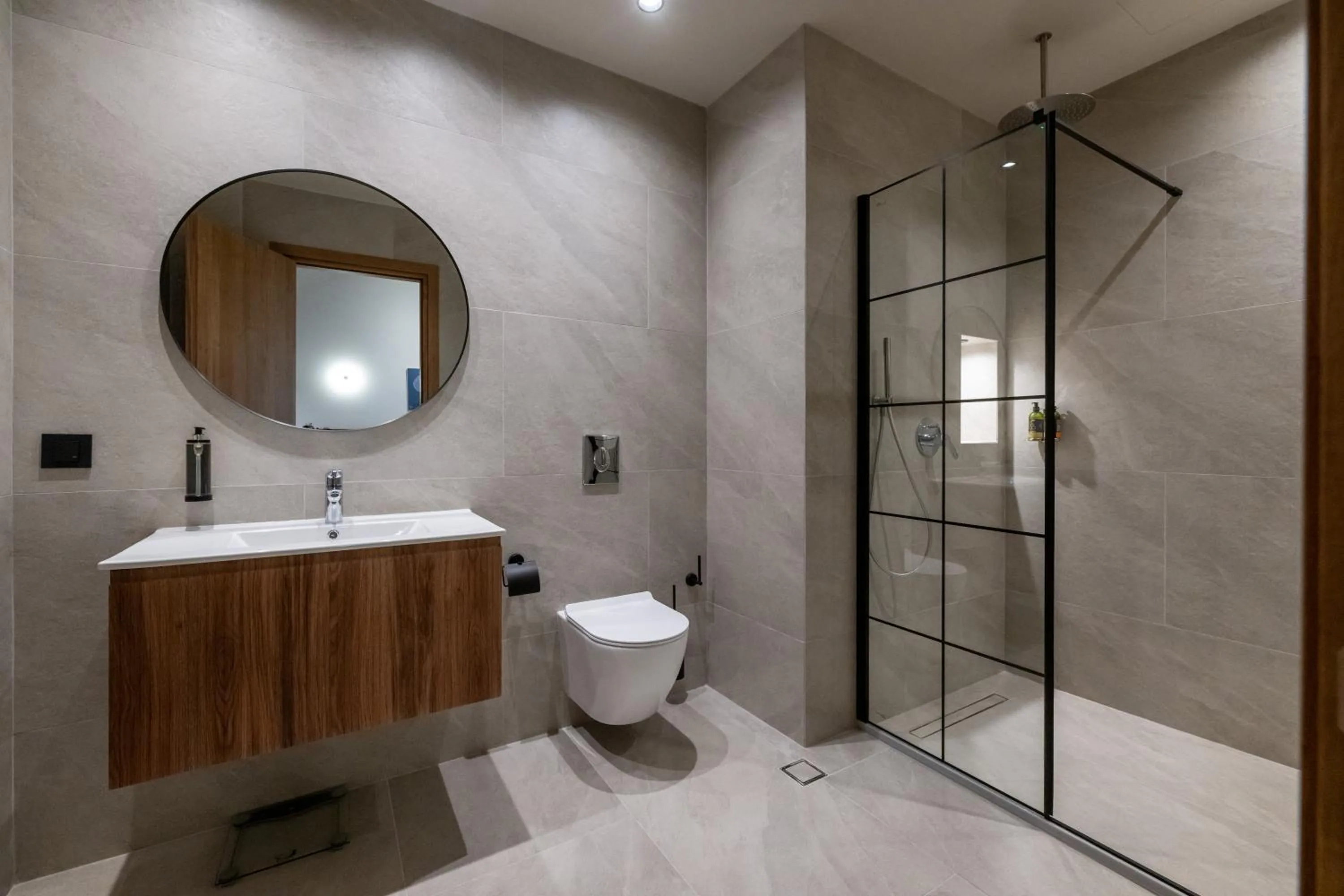 Shower in Achinos - Kalamata Mediterranean Suites