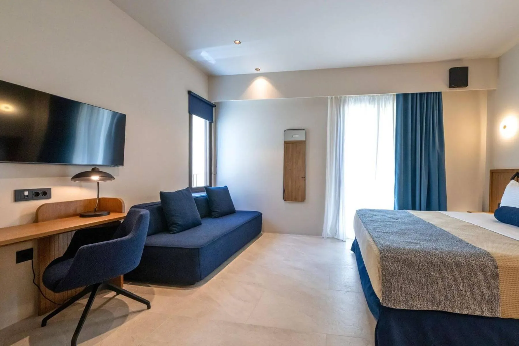 Property building, Bed in Achinos - Kalamata Mediterranean Suites