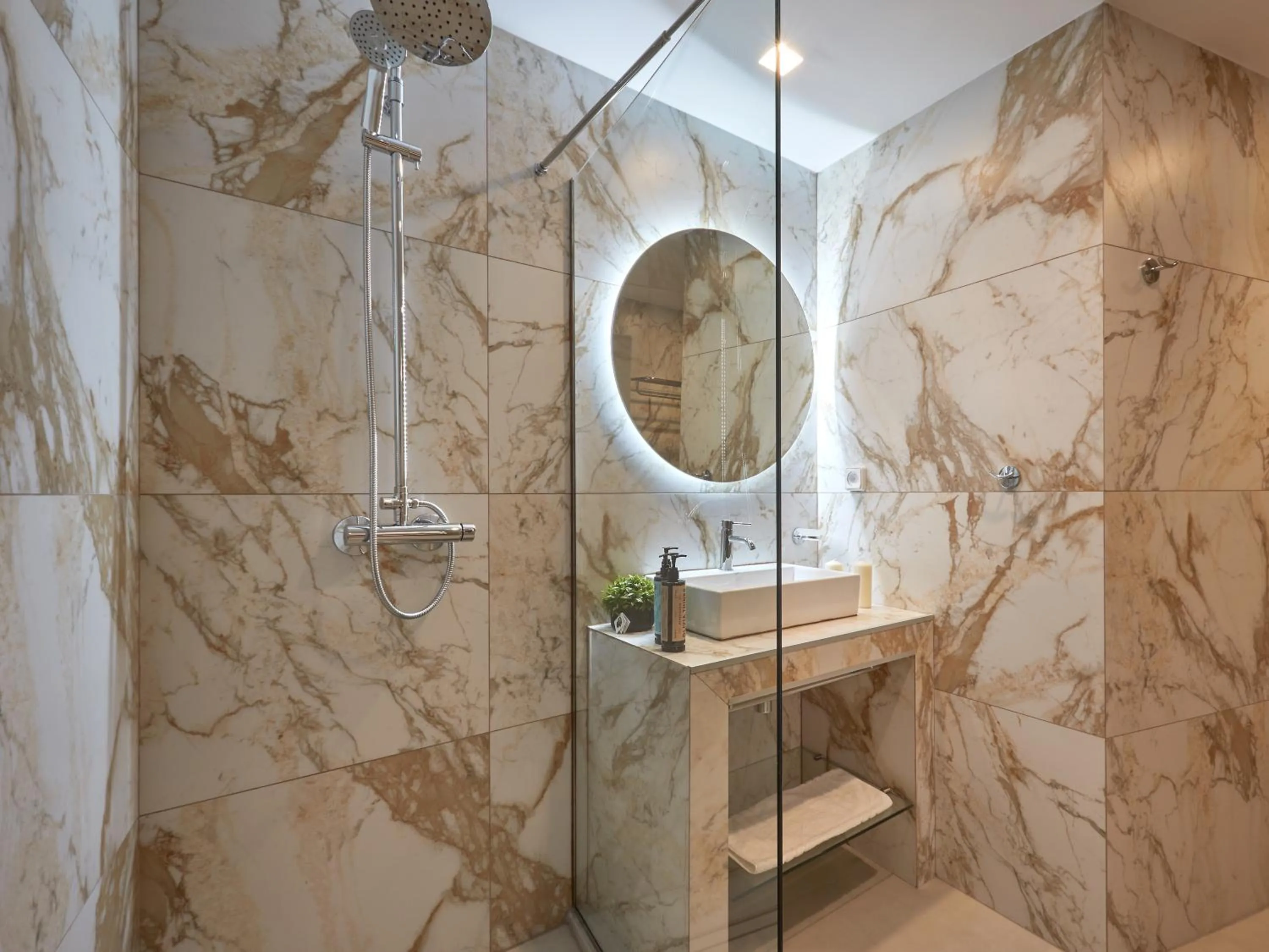 Shower in Athens City Suites