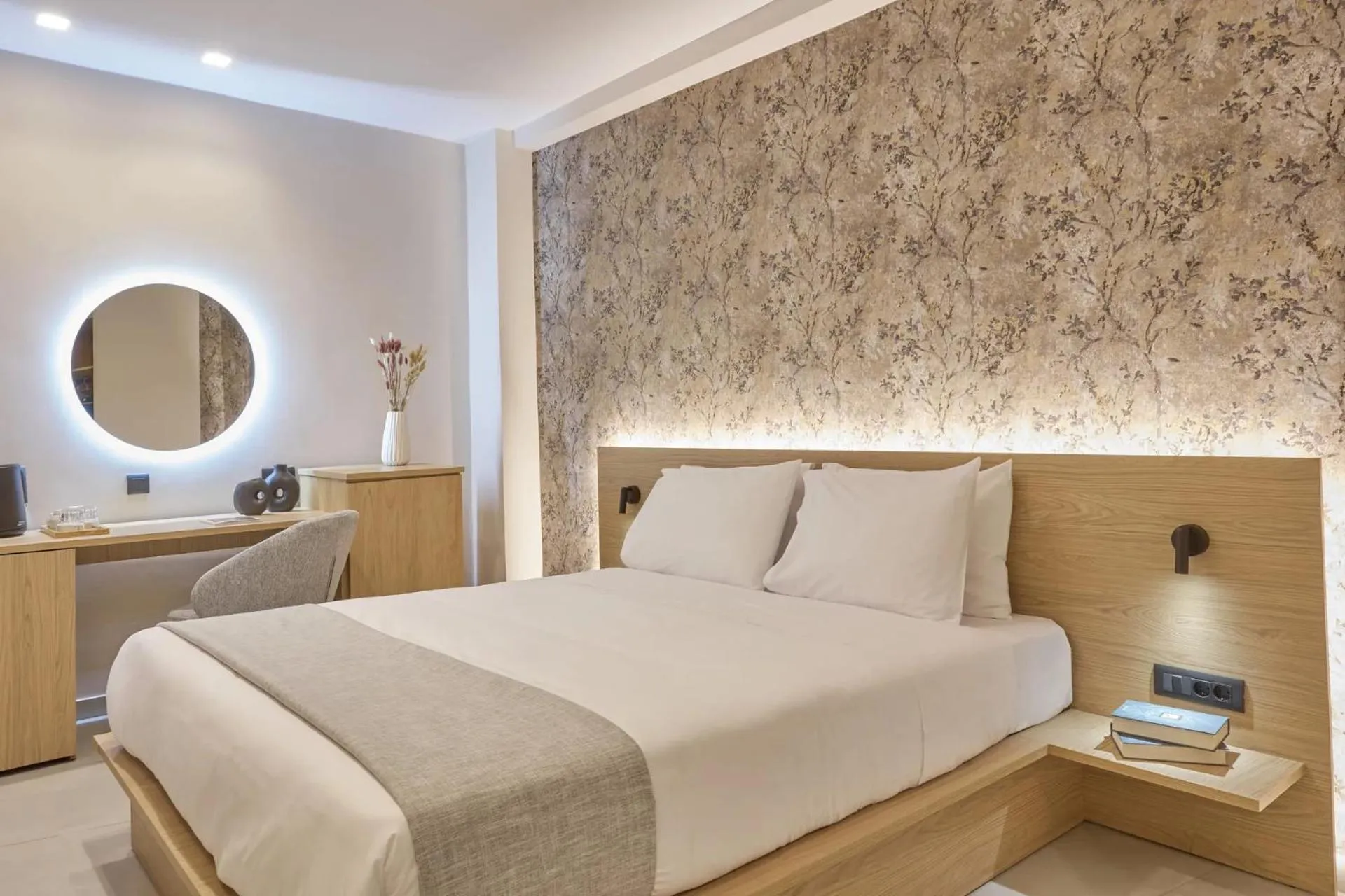 Bedroom, Bed in Athens City Suites