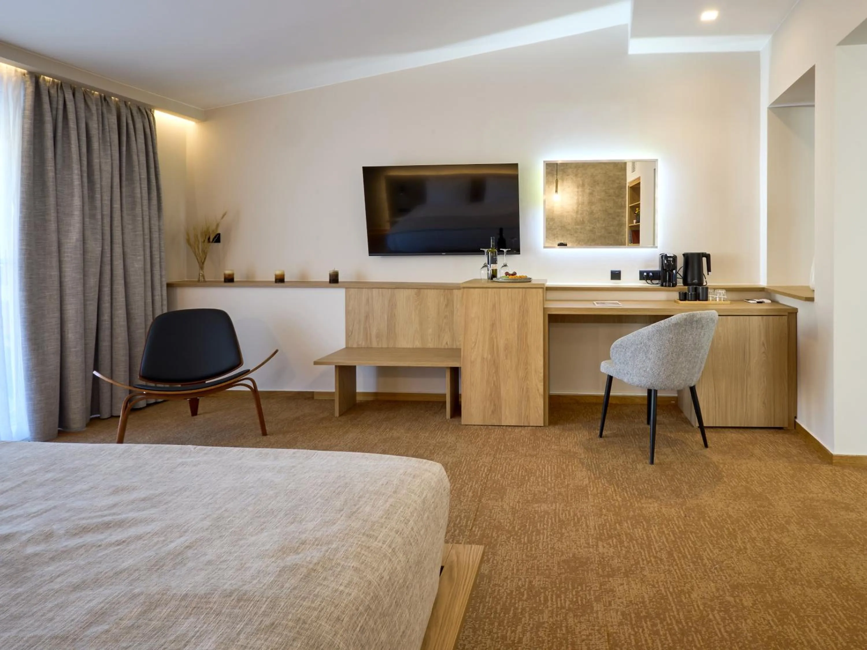 Bedroom, Bed in Athens City Suites