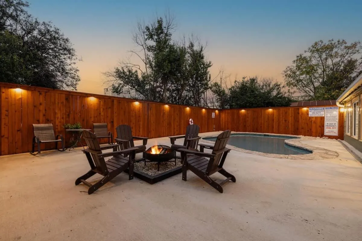 Swimming pool in Tolle Haus: W/Pool & Firepit-Walk to Schlitterbahn, Comal Chutes & Downtown!