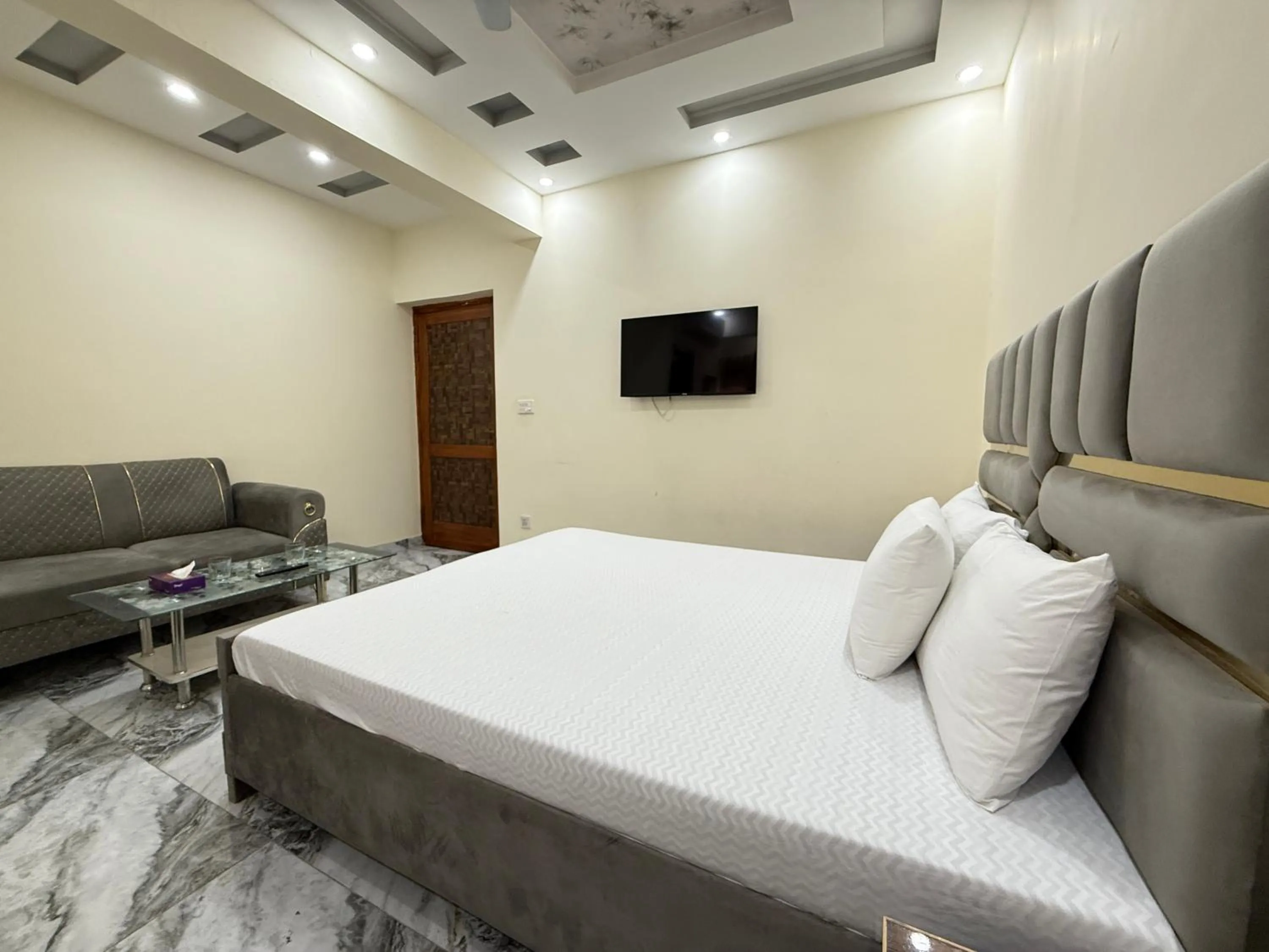 Bedroom, Bed in Serene Elegance Hotel