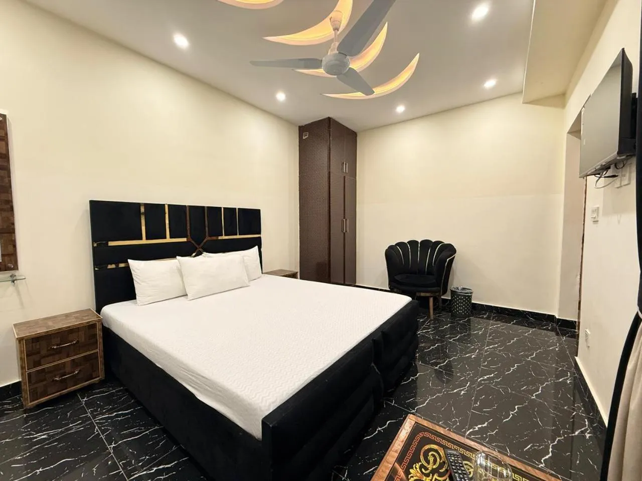 Bed in Serene Elegance Hotel