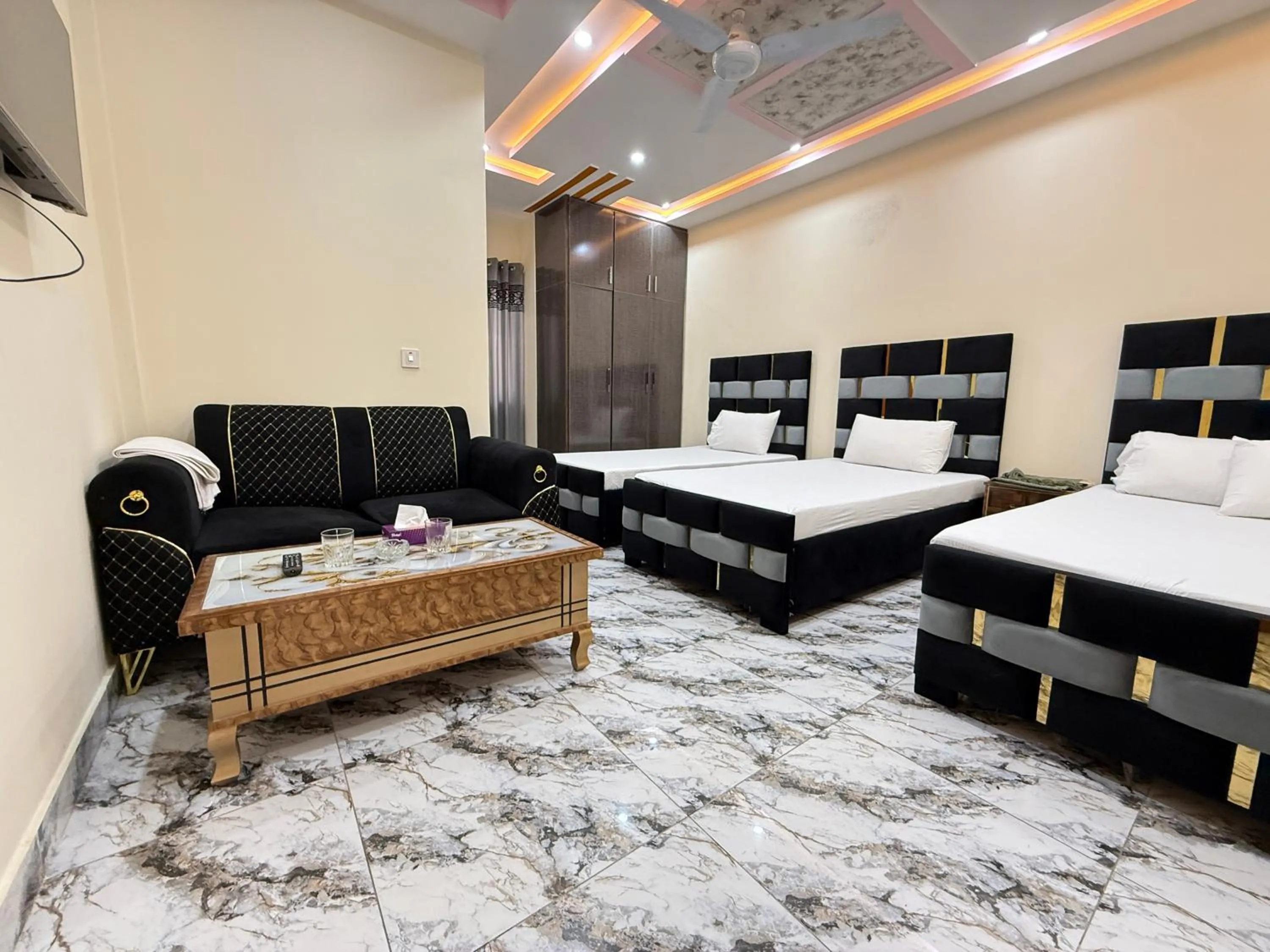 Bedroom, Bed in Serene Elegance Hotel