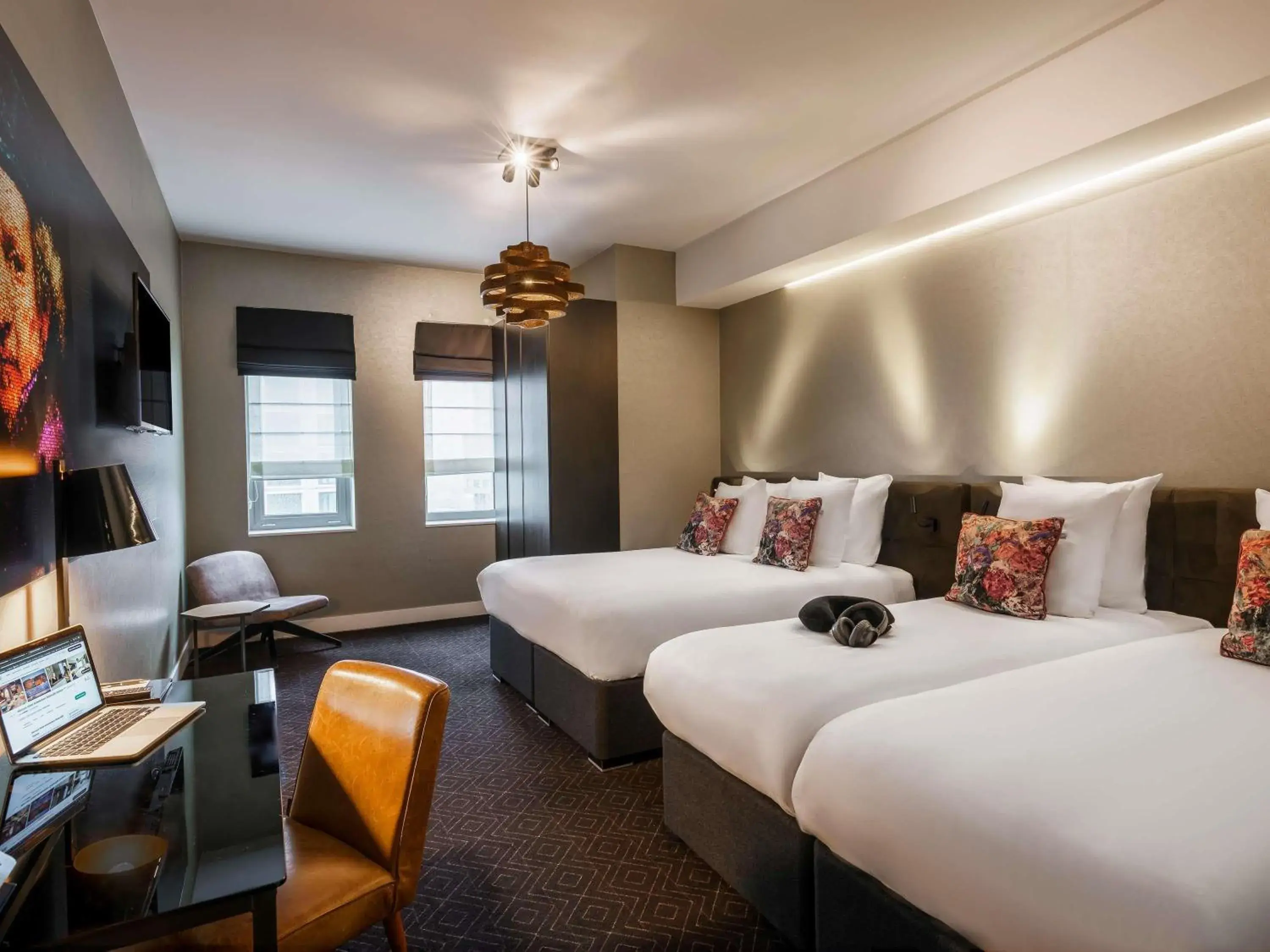 Classic Family Room with Double and Twin Beds in Mercure Amsterdam Sloterdijk Station Classic Family Room with Double and Twin Beds in Mercure Amsterdam Sloterdijk Station