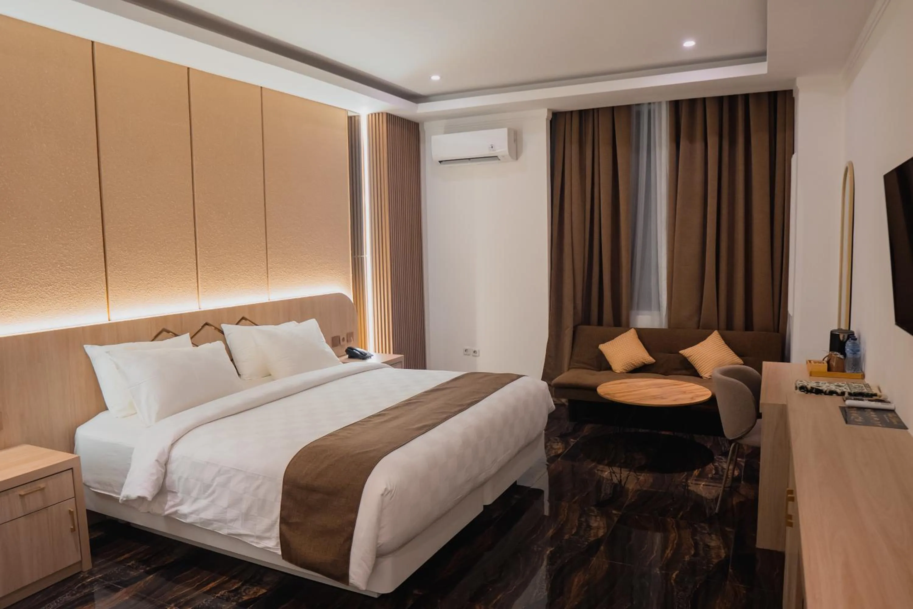 Bed in Fahira Hotel Syariah Padang