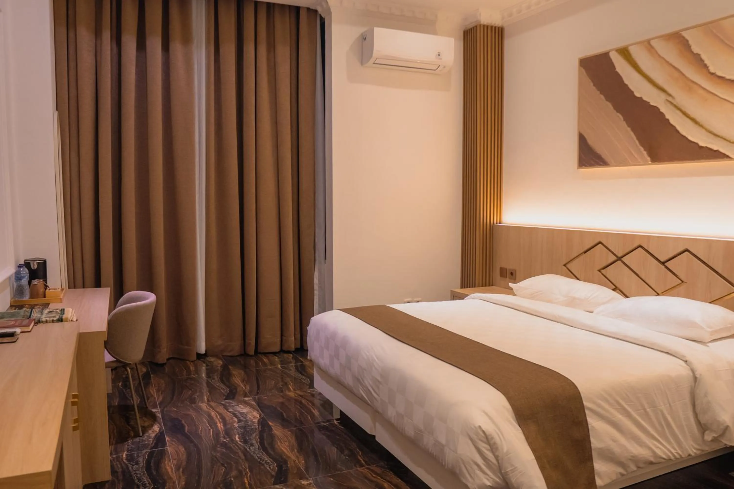 Bed in Fahira Hotel Syariah Padang