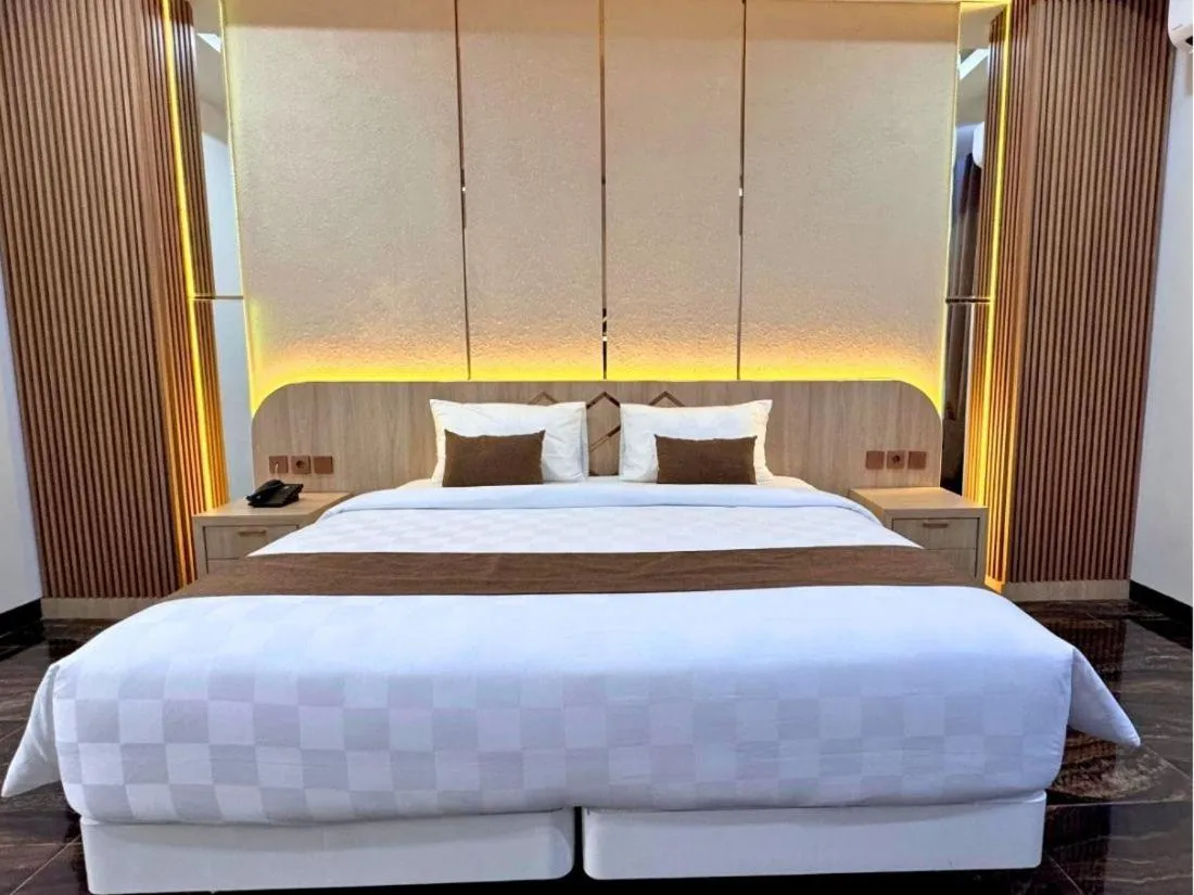 Bed in Fahira Hotel Syariah Padang