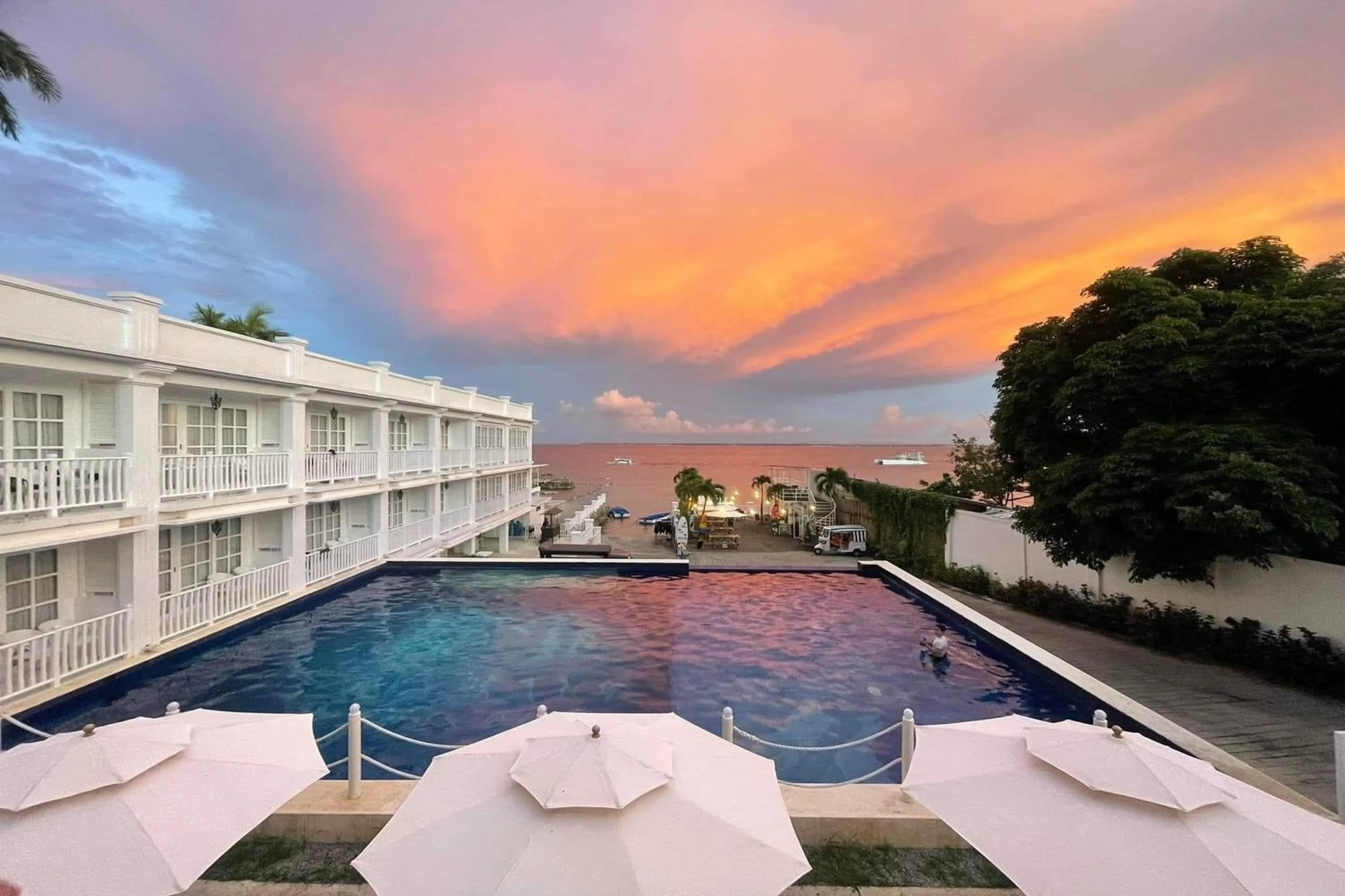 Swimming pool in The Mark Resort Cebu