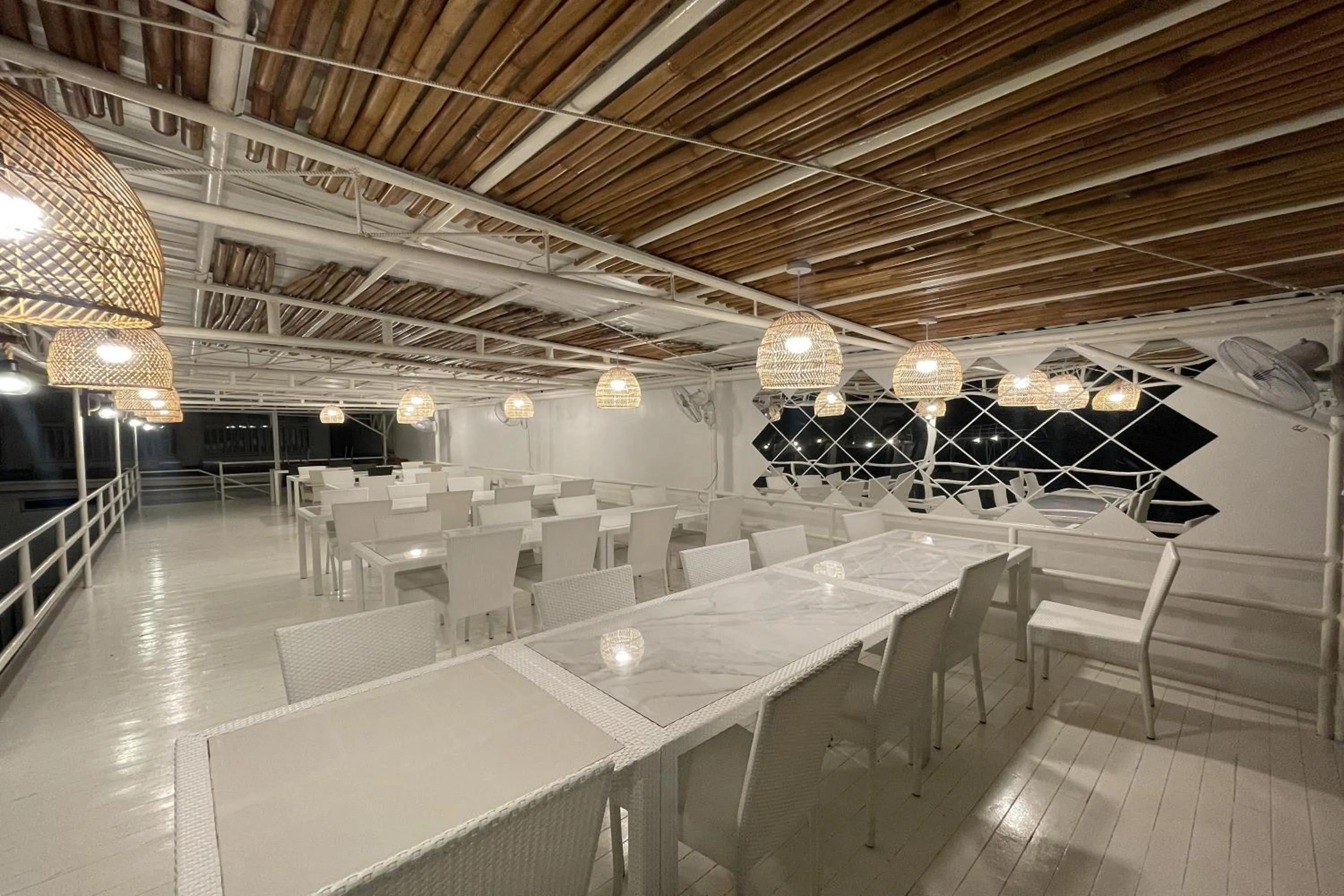 Restaurant/places to eat in The Mark Resort Cebu