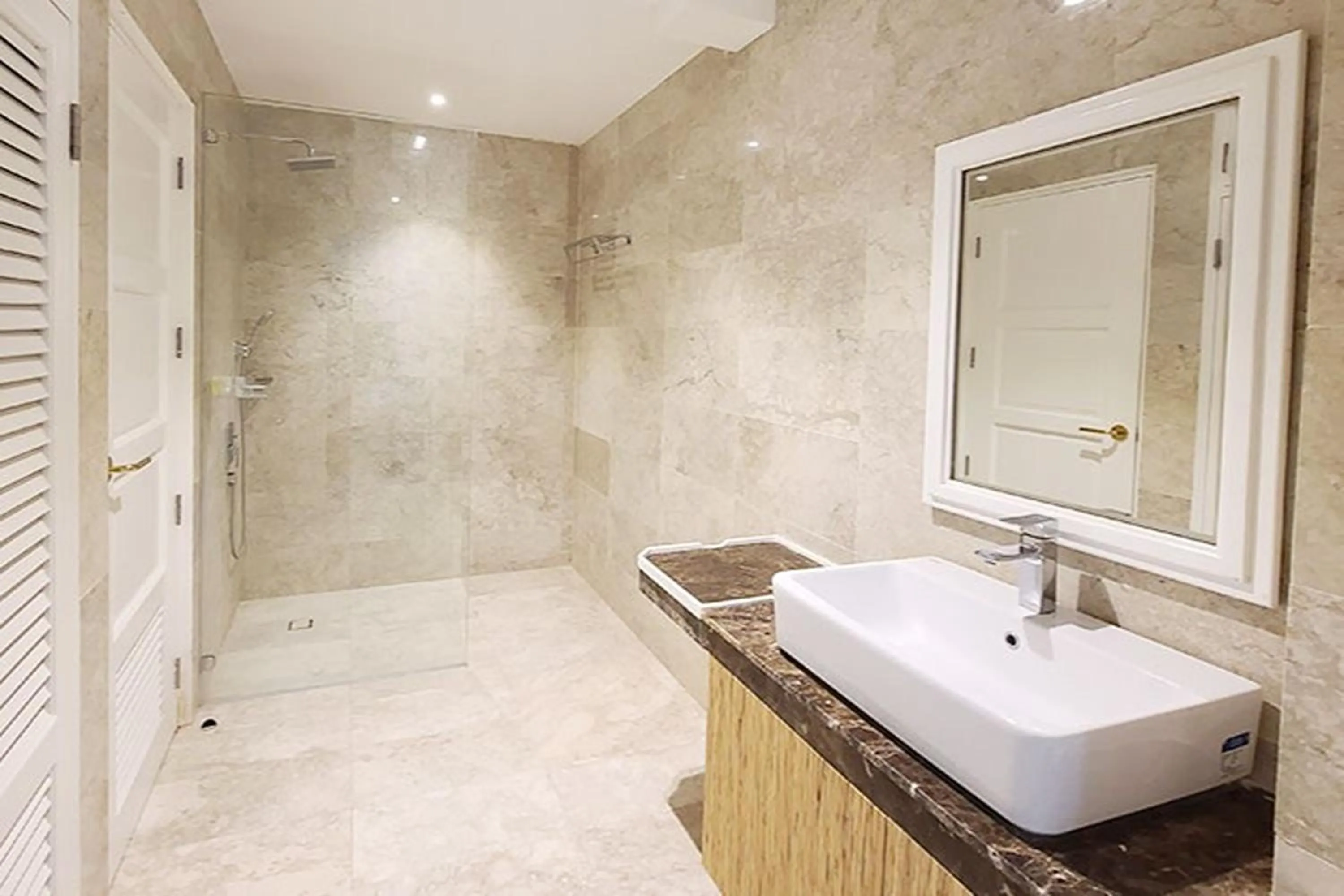 Shower in The Mark Resort Cebu