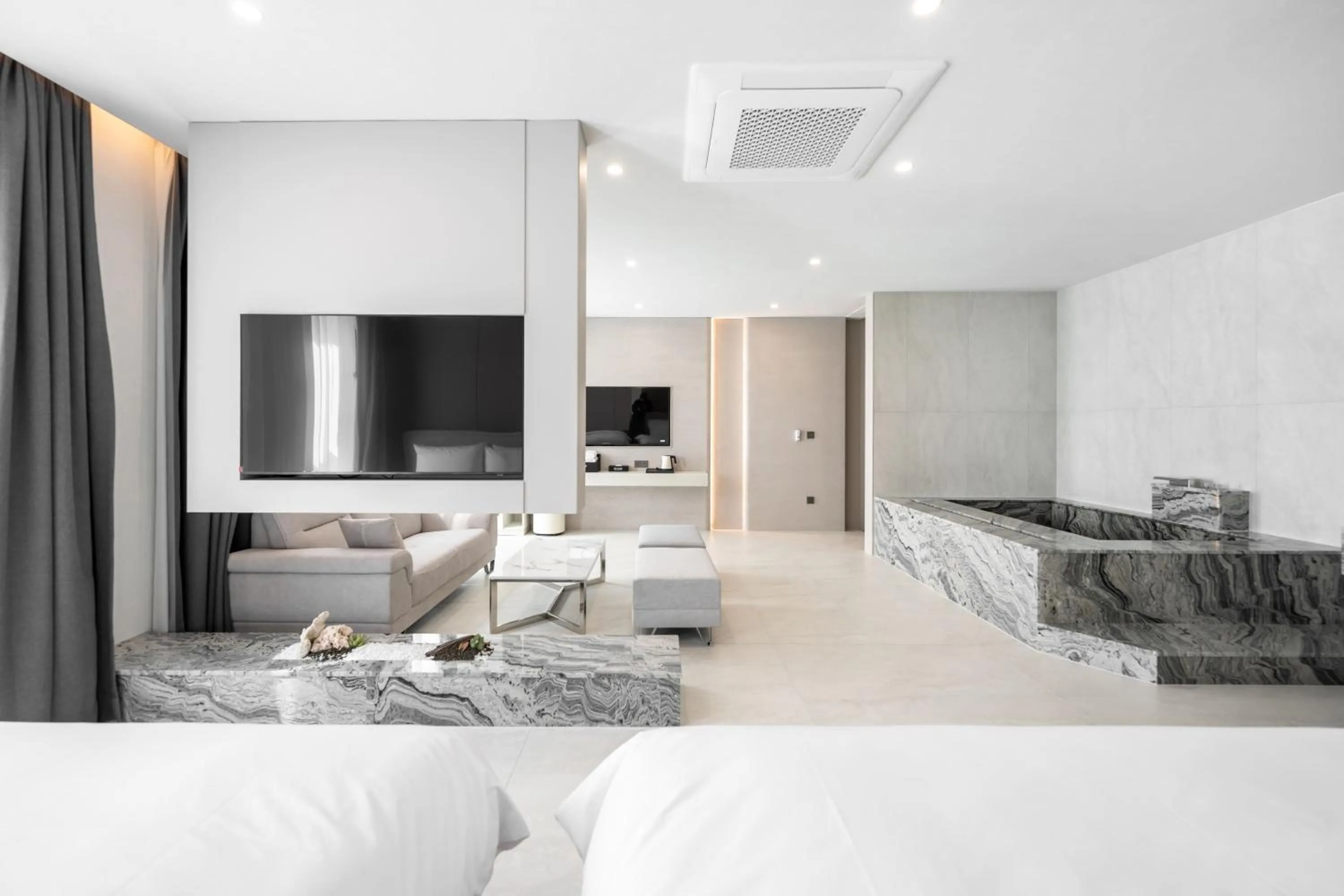 TV and multimedia, Bed in Gyeongju city hotel