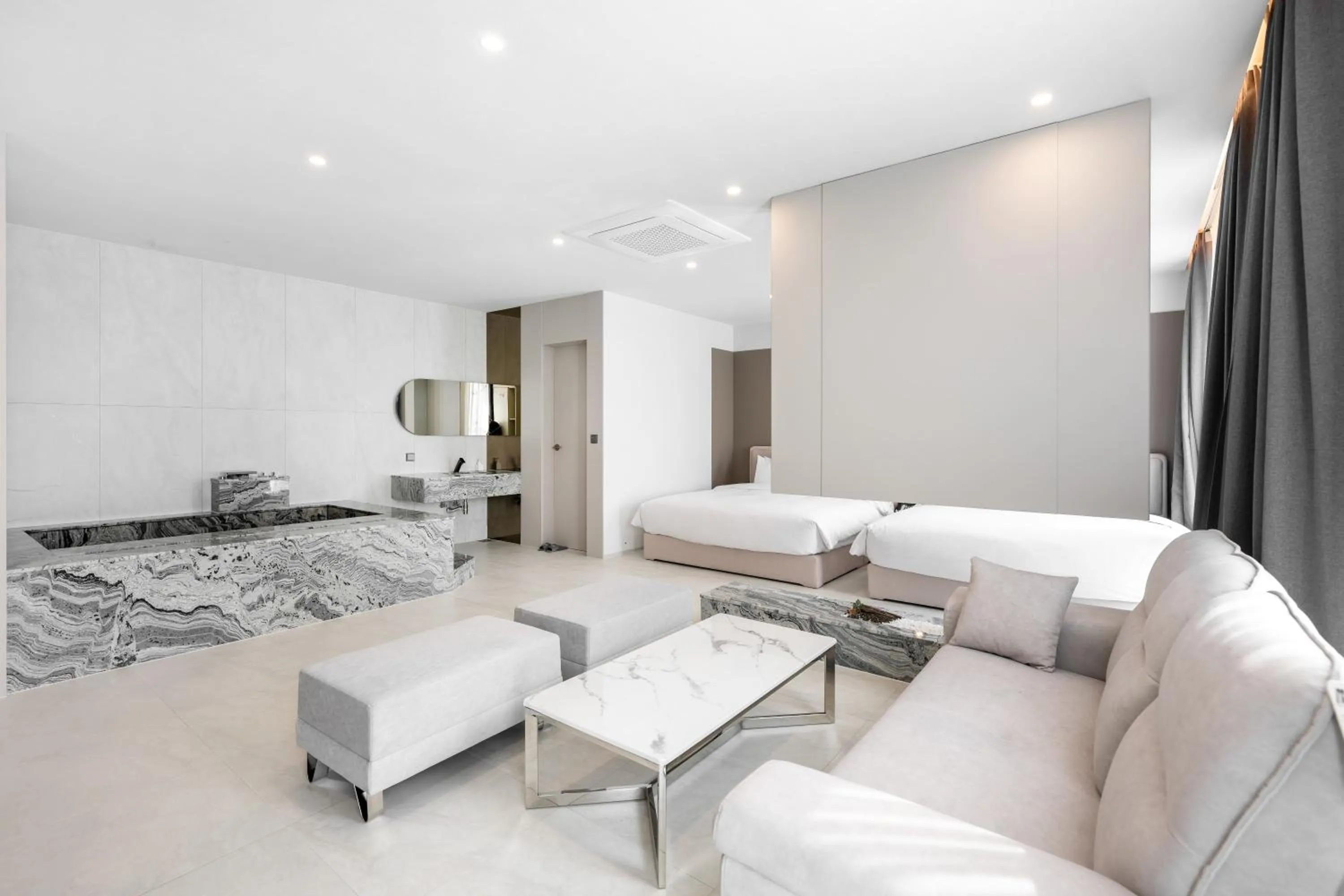 TV and multimedia in Gyeongju city hotel