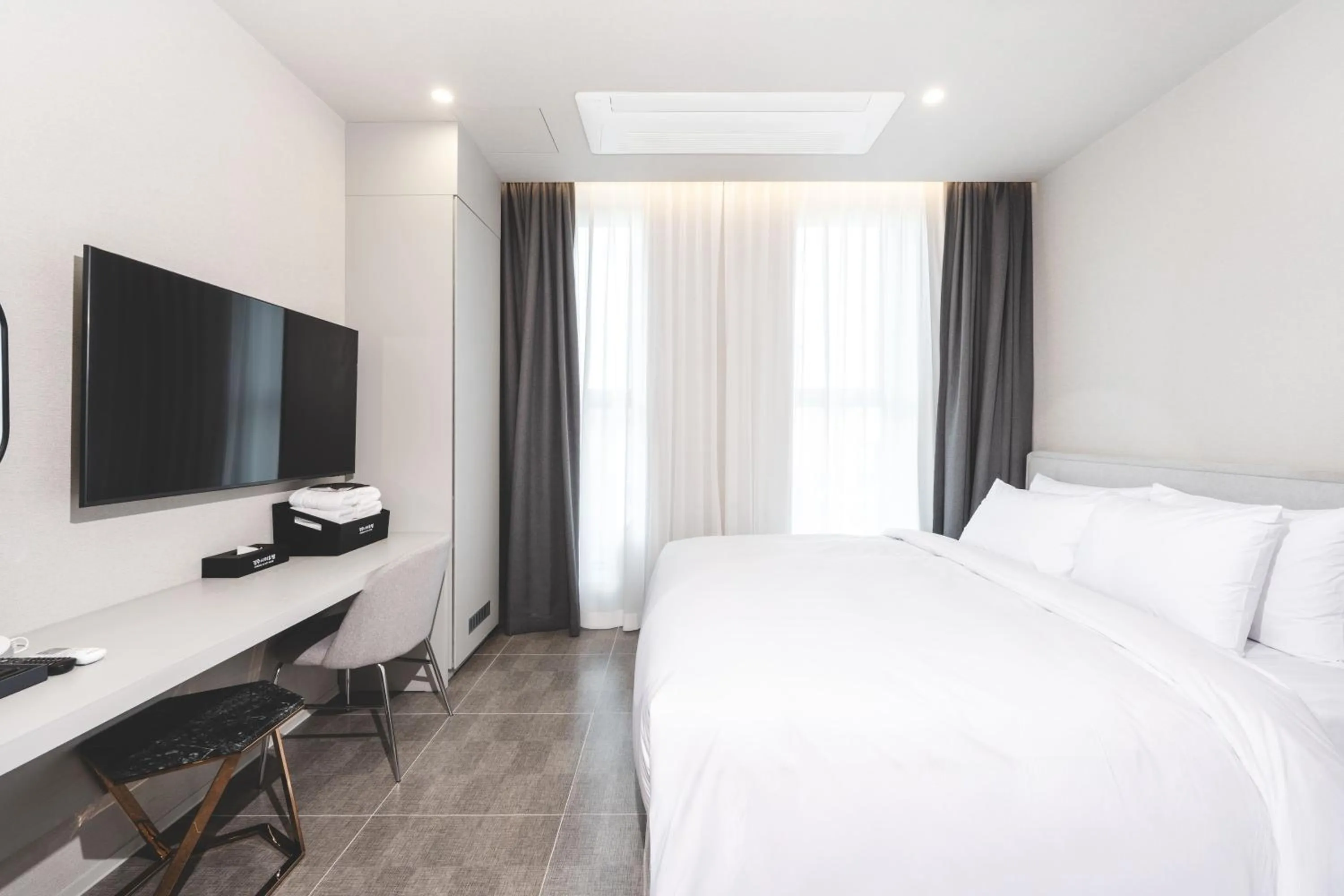 Bed in Gyeongju city hotel