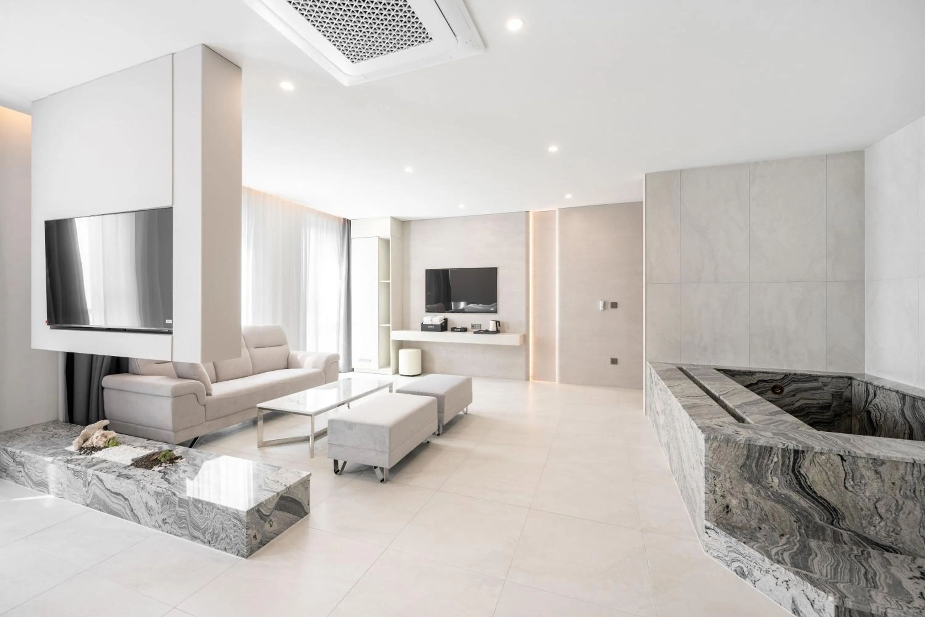 TV and multimedia in Gyeongju city hotel