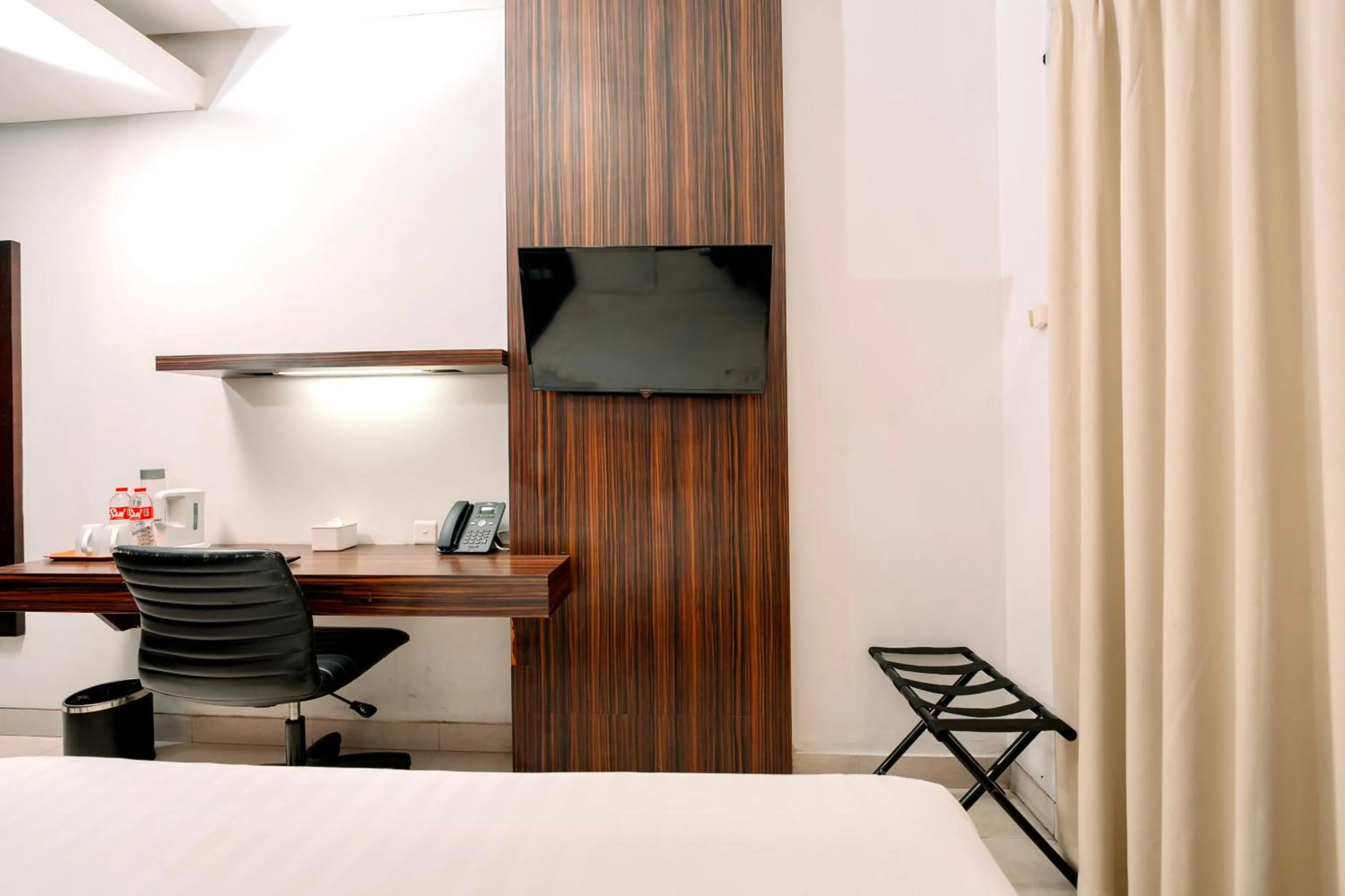 Bed in Shankee Suites Sudirman