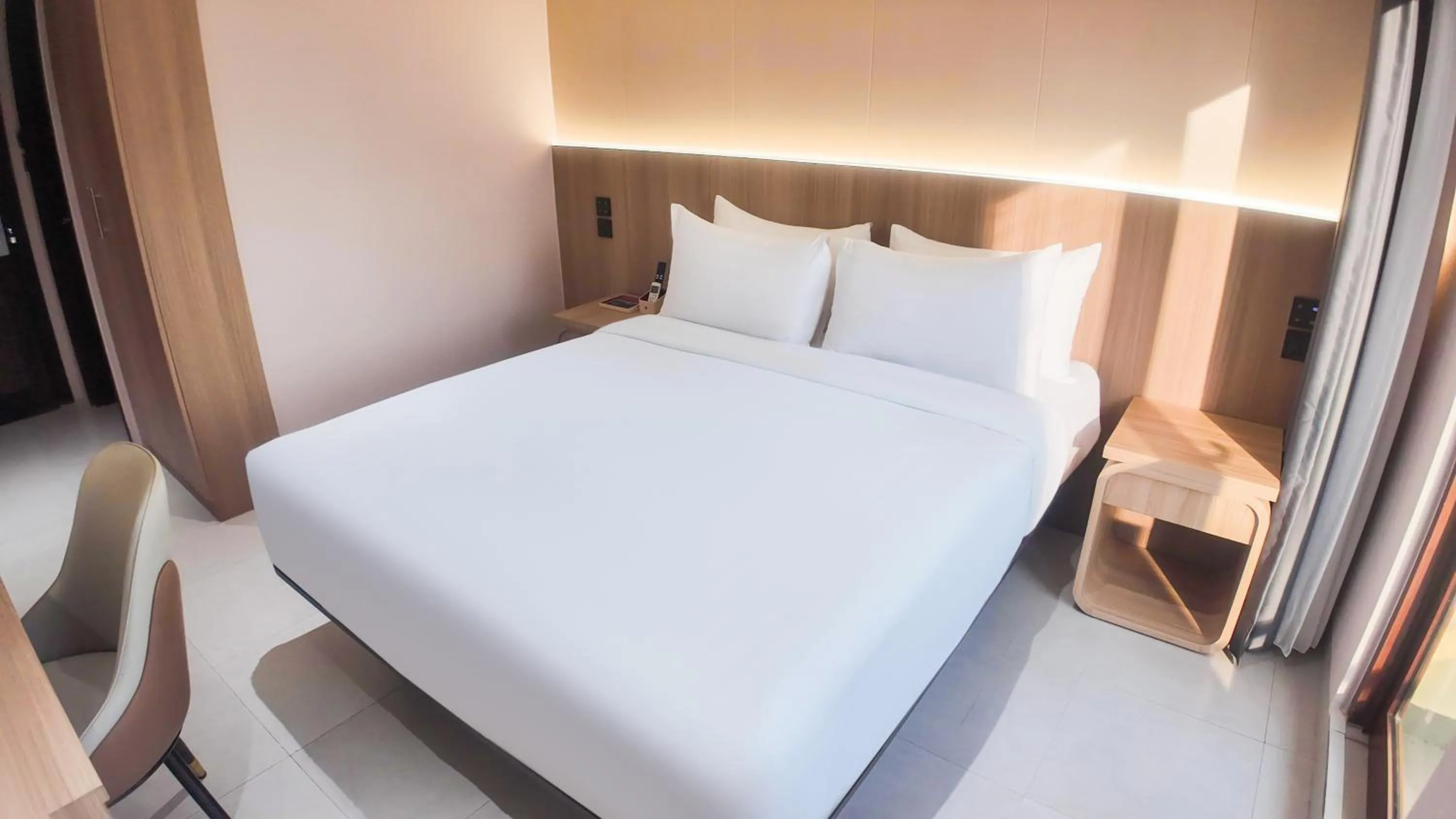 Bedroom, Bed in Shankee Suites Sudirman
