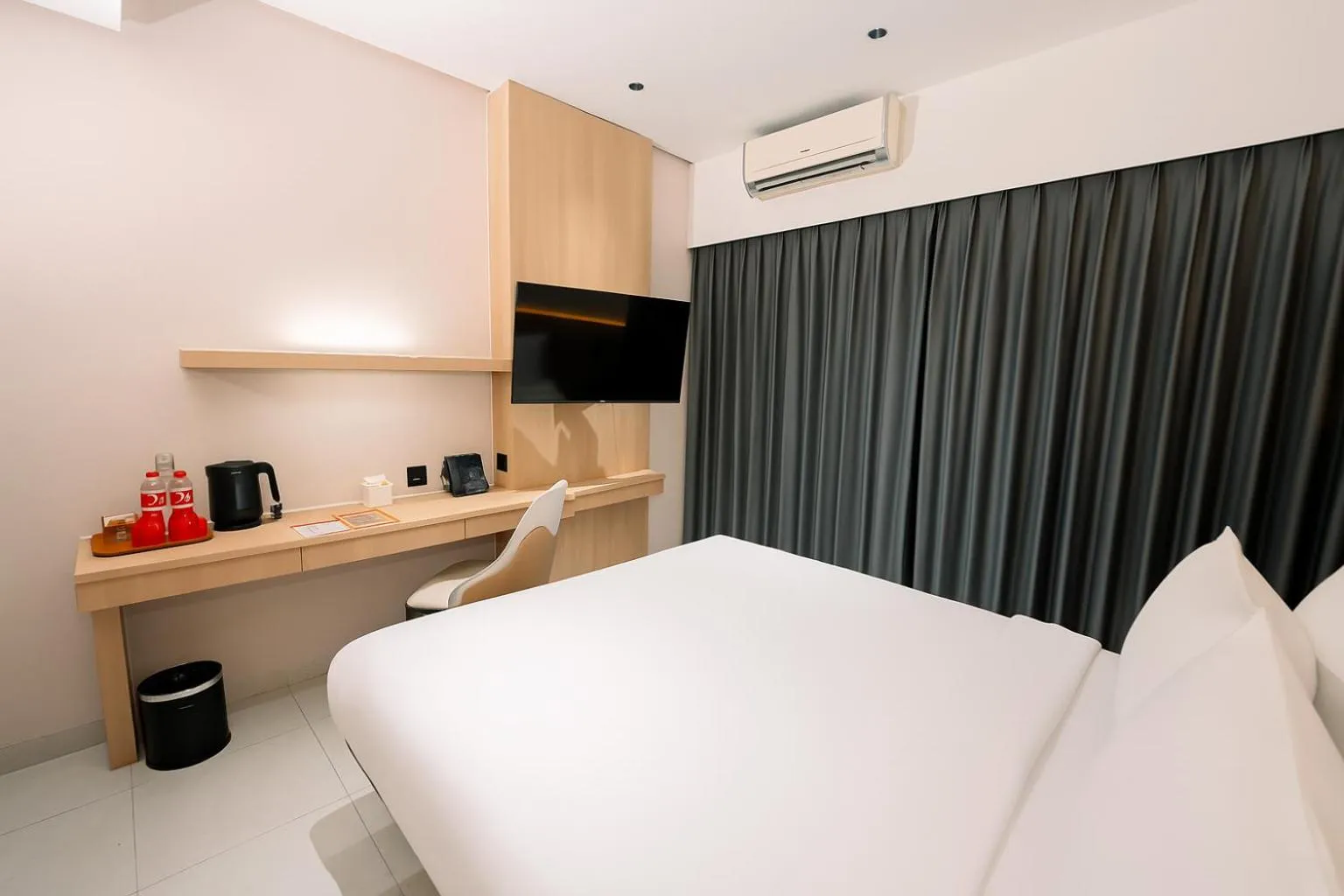 Bedroom, Bed in Shankee Suites Sudirman