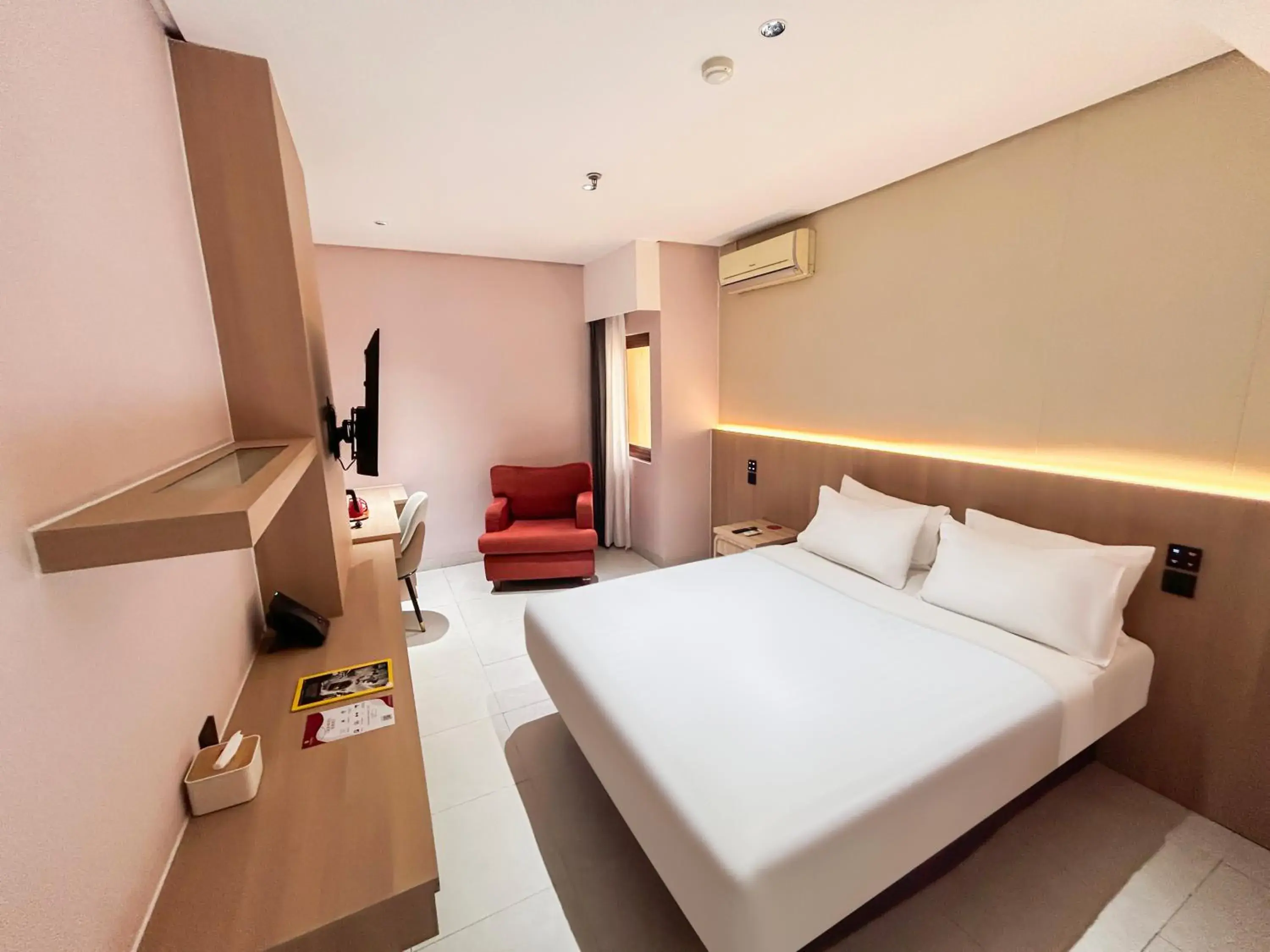 Smart Deluxe Room in Shankee Suites Sudirman Smart Deluxe Room in Shankee Suites Sudirman