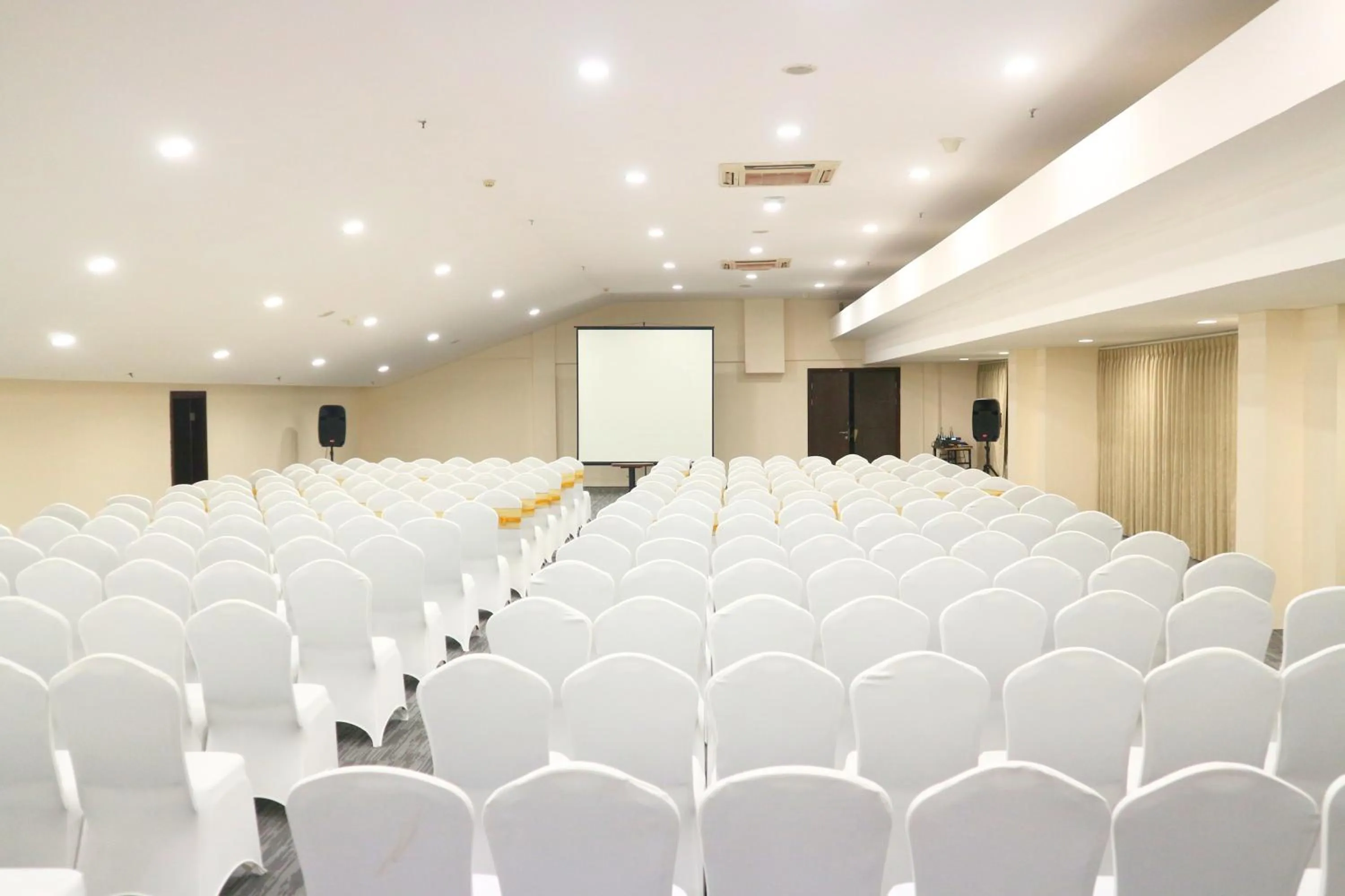 Meeting/conference room in Shankee Suites Sudirman