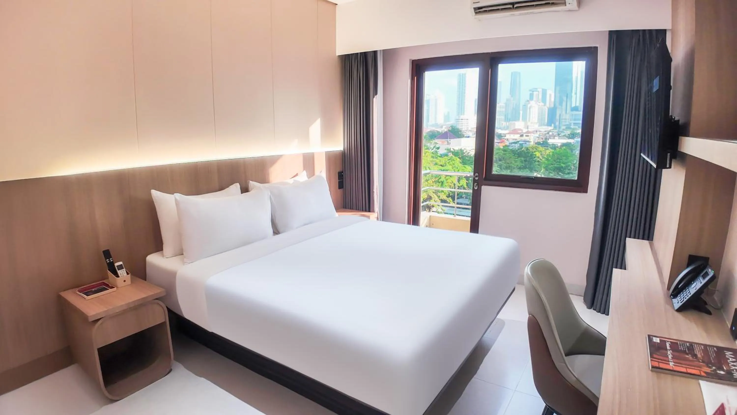 Bedroom, Bed in Shankee Suites Sudirman