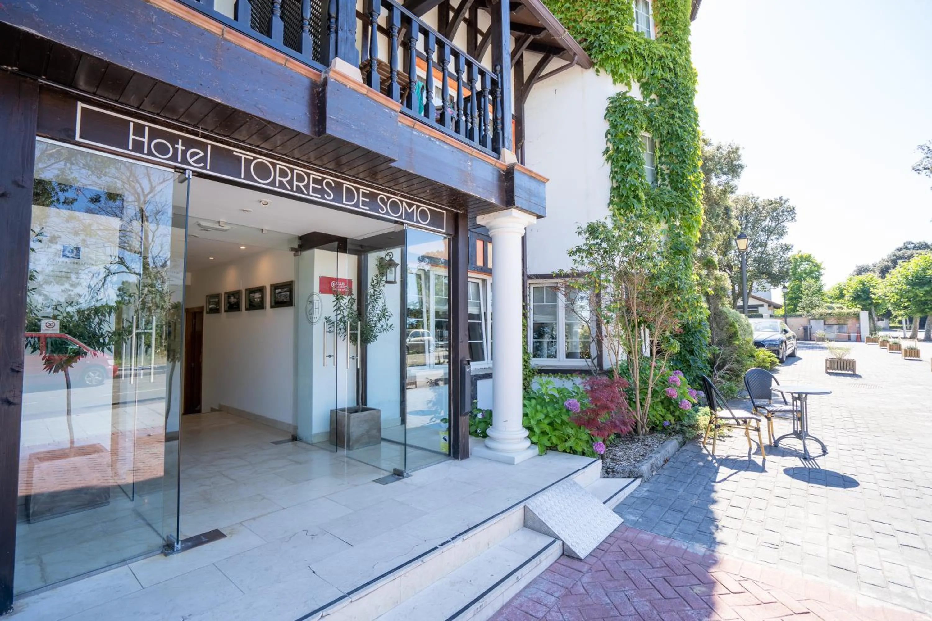 Facade/entrance in Hotel Torres de Somo