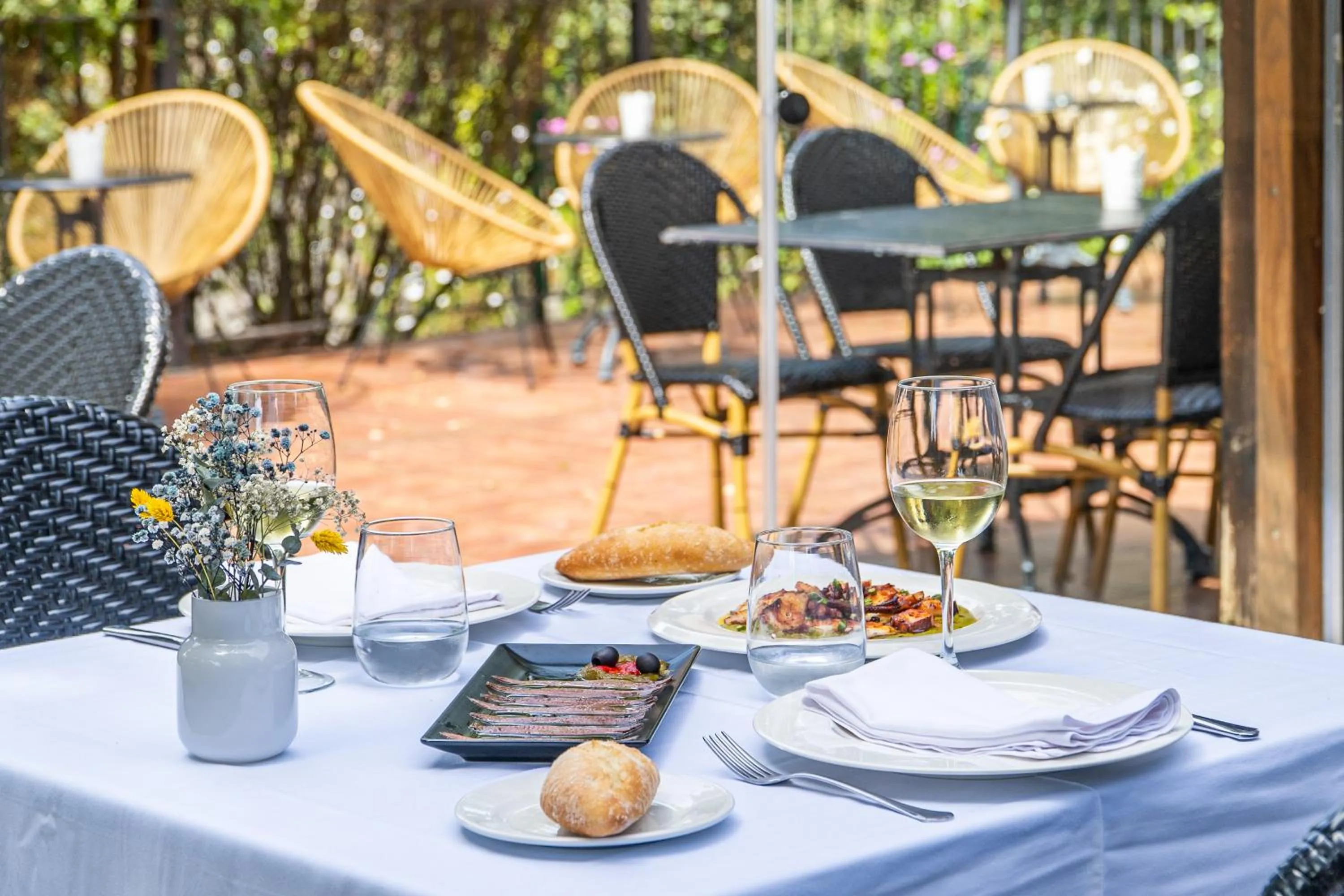 Restaurant/places to eat in Hotel Torres de Somo