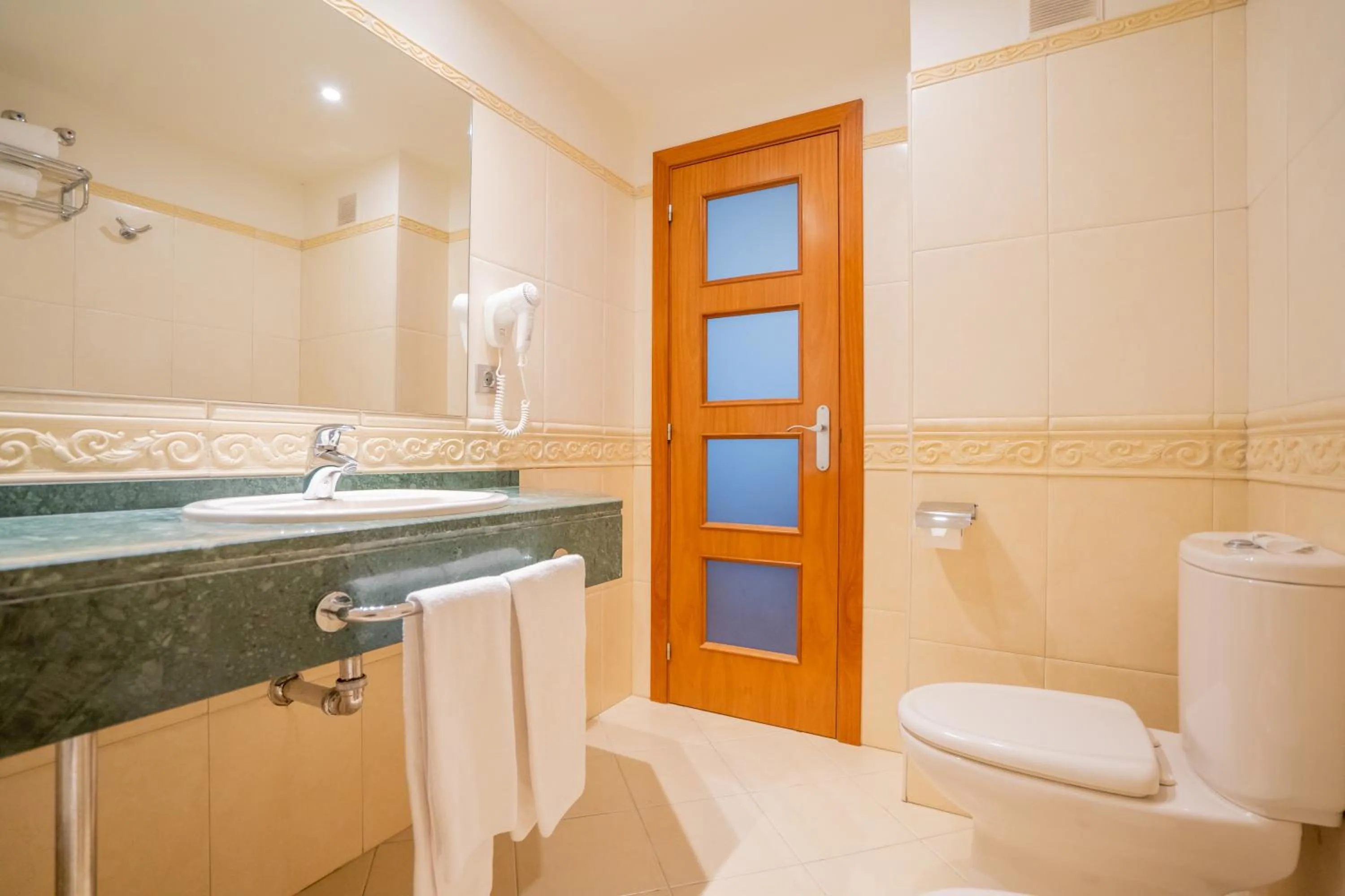 Toilet in Hotel Torres de Somo