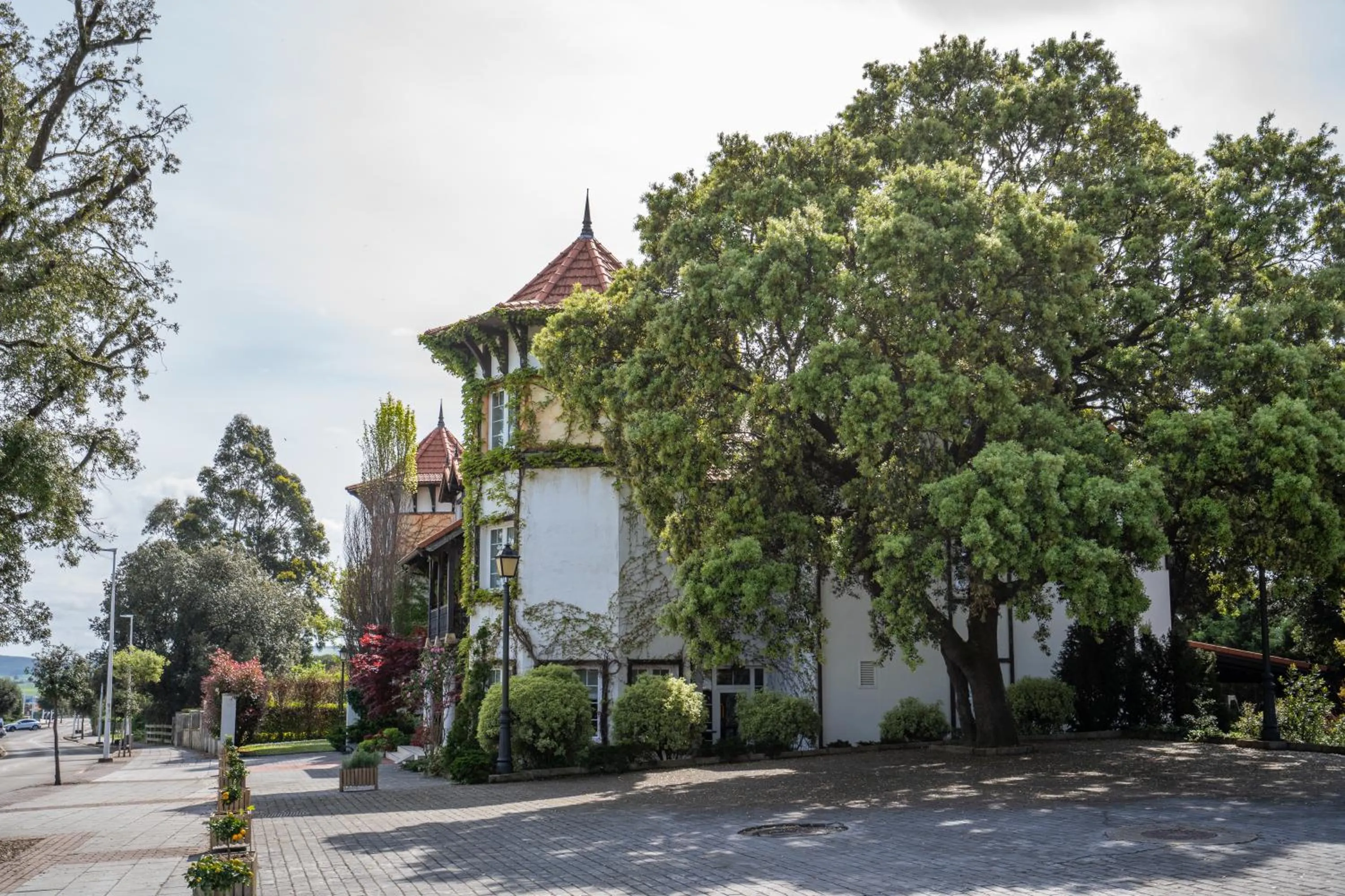 Property building in Hotel Torres de Somo