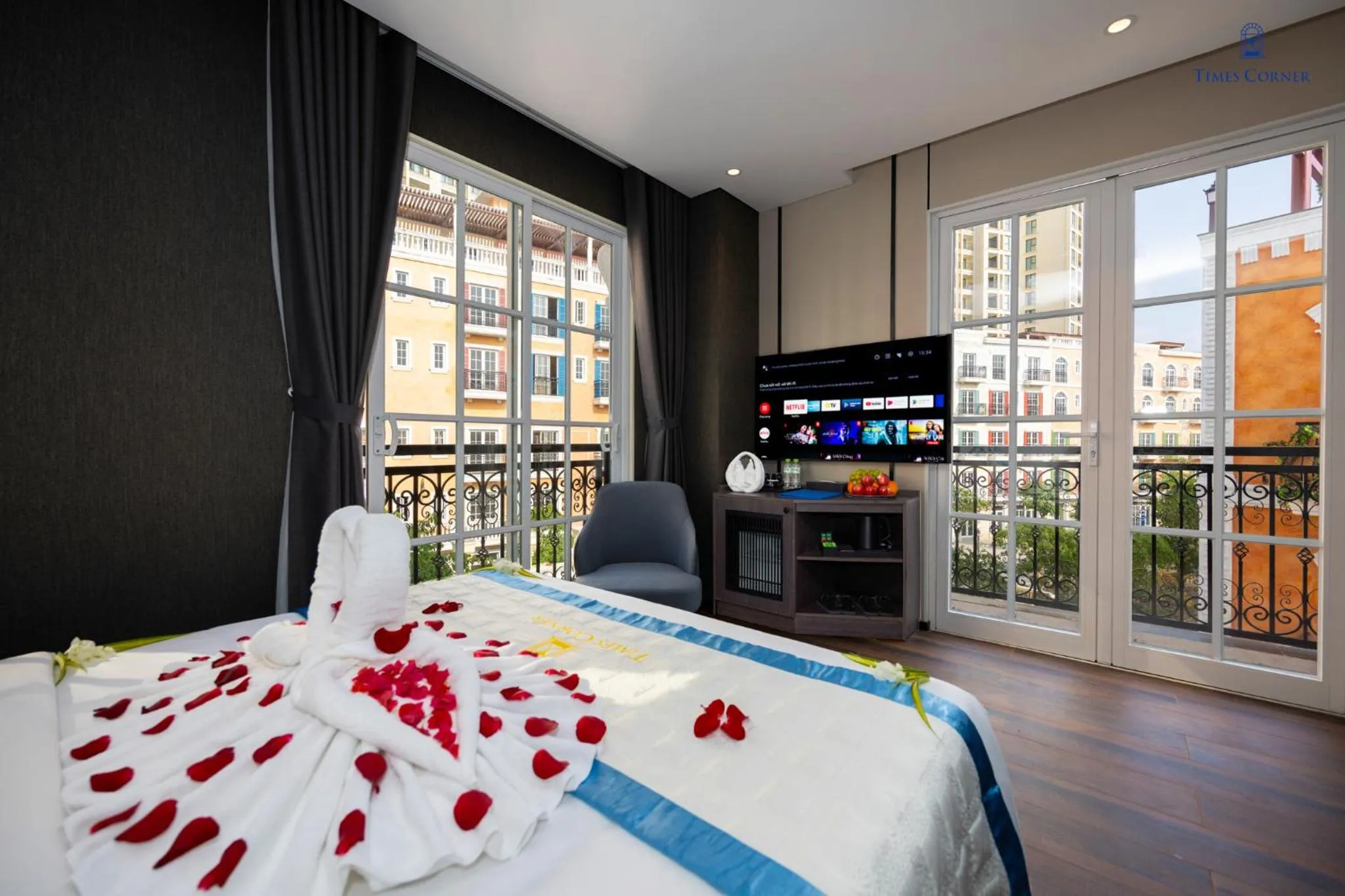 Photo of the whole room, Bed in Times Corner Amalfi Hotel