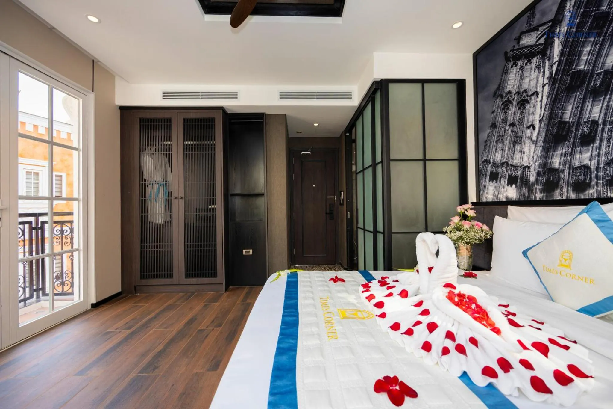 Photo of the whole room, Bed in Times Corner Amalfi Hotel