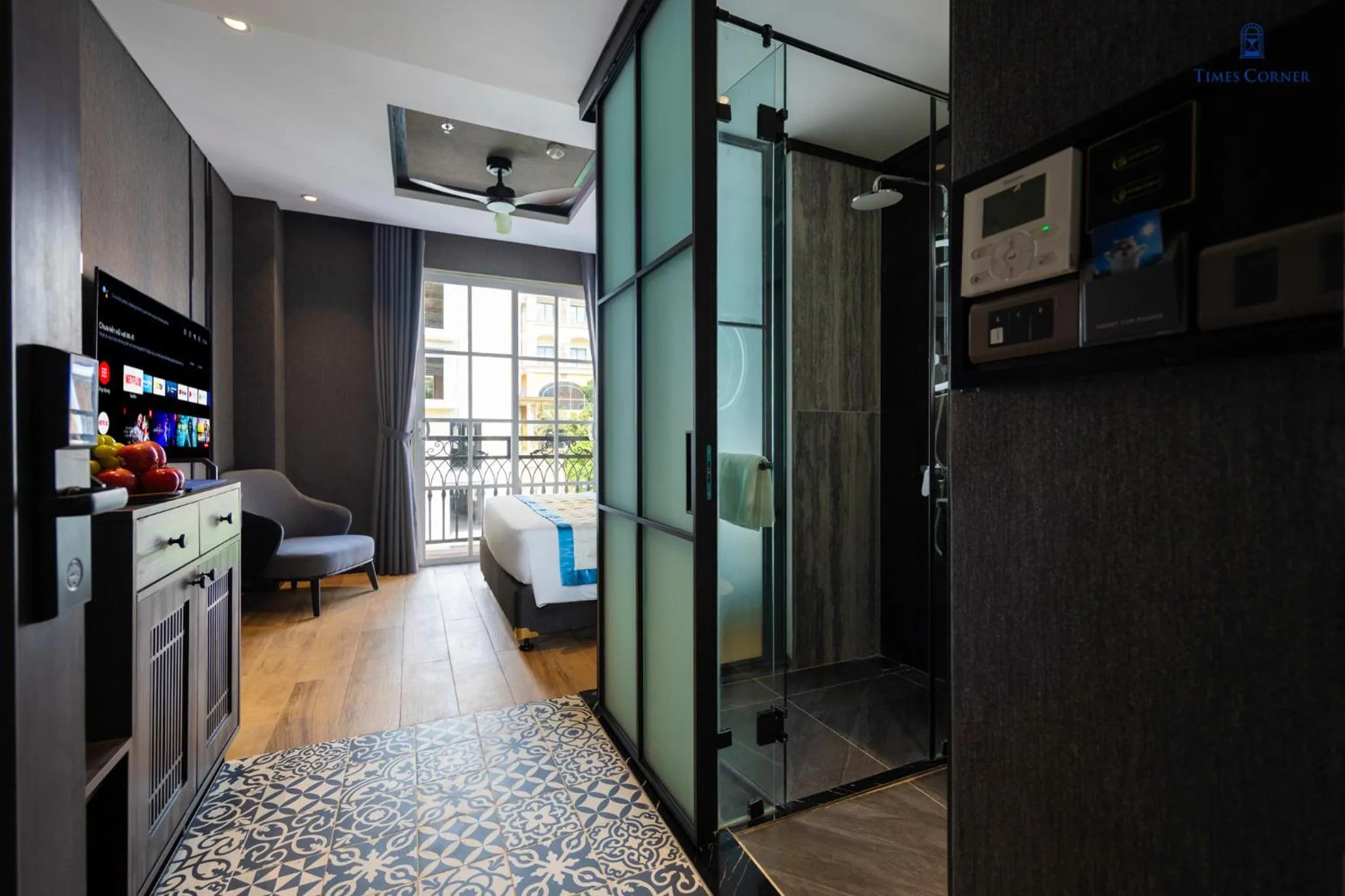 Shower in Times Corner Amalfi Hotel