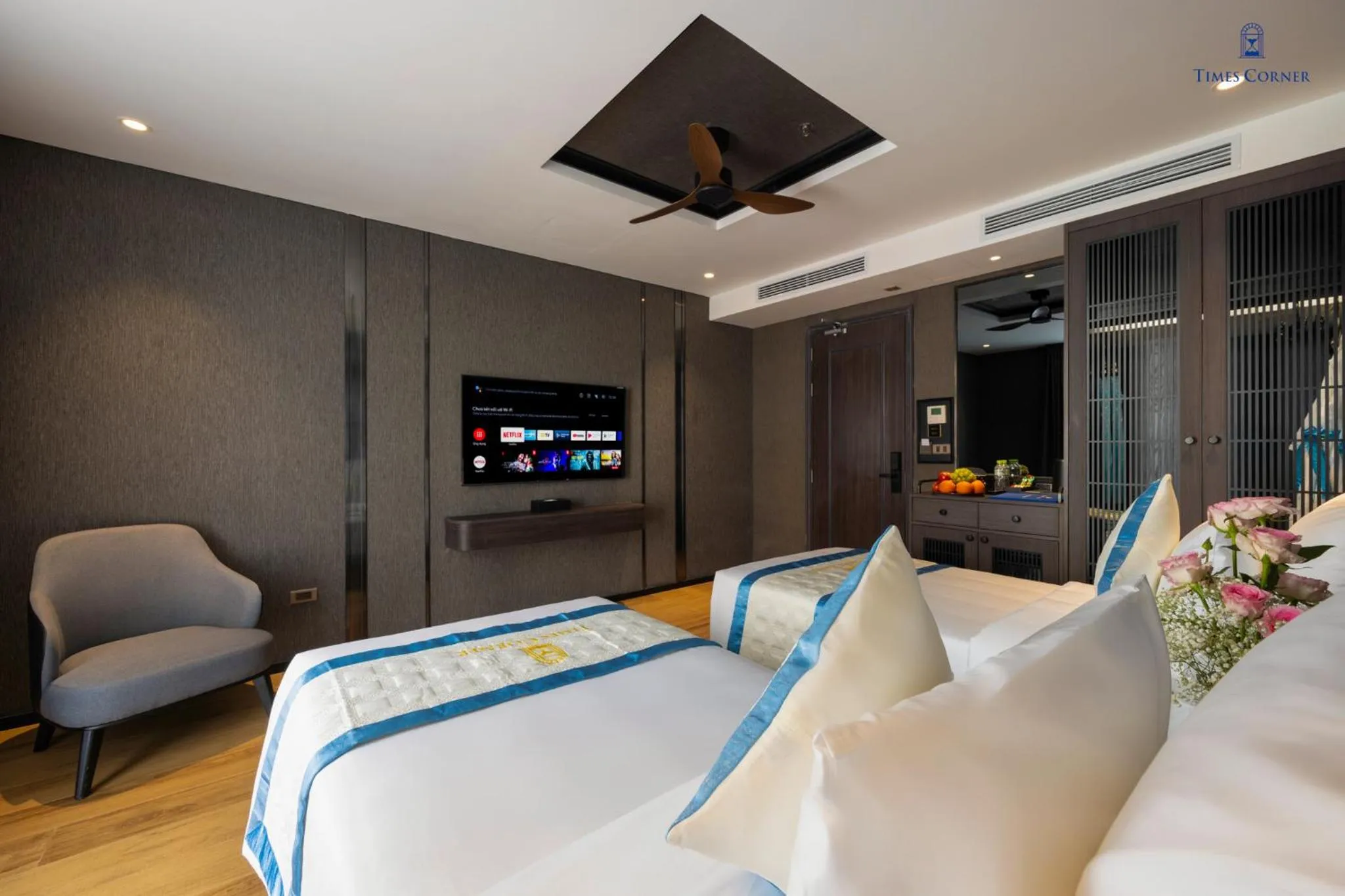 Photo of the whole room, Bed in Times Corner Amalfi Hotel