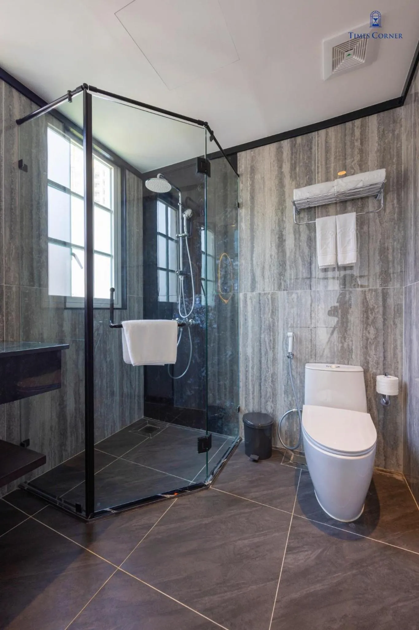 Shower in Times Corner Amalfi Hotel