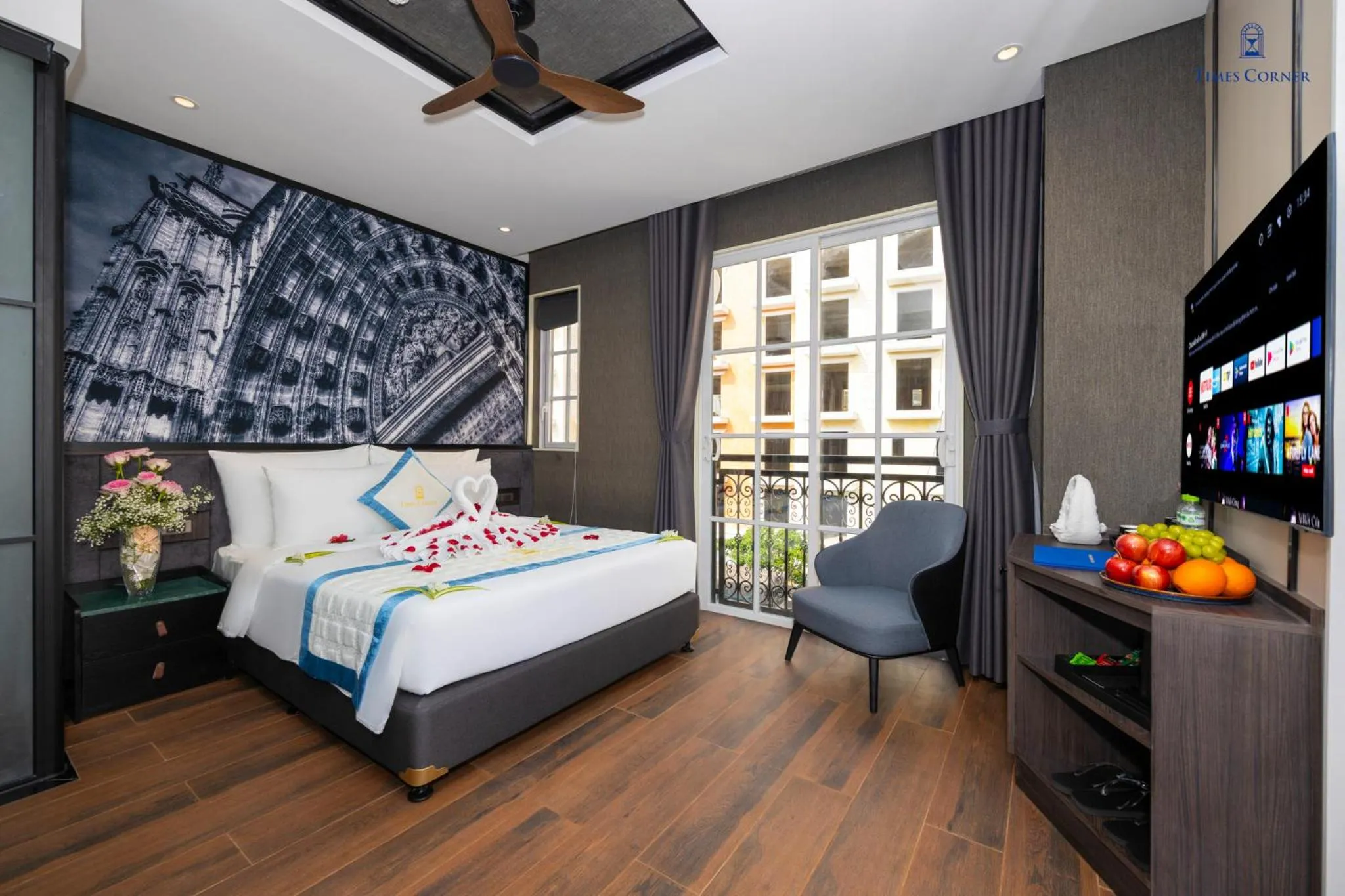 Photo of the whole room, Bed in Times Corner Amalfi Hotel