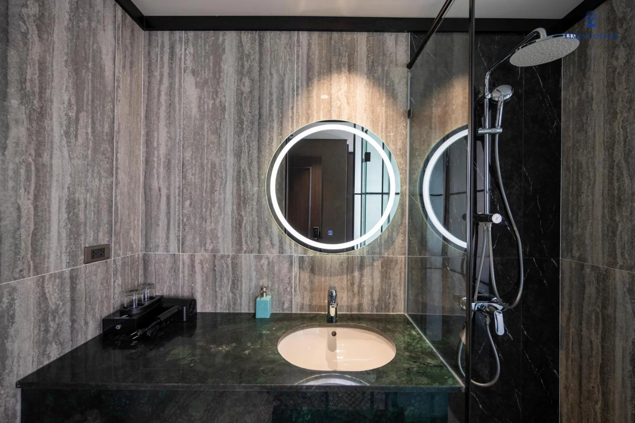 Shower in Times Corner Amalfi Hotel