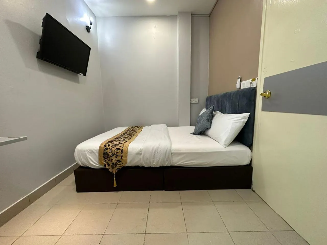 Bed in SS Grey Hotel