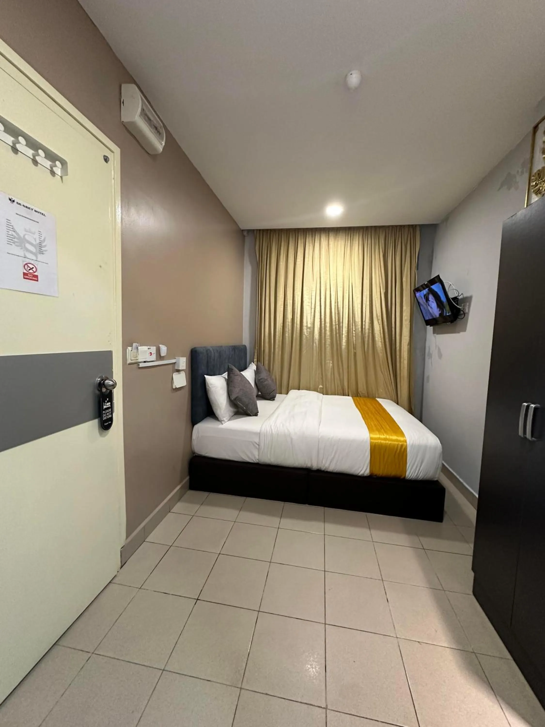 Bed in SS Grey Hotel