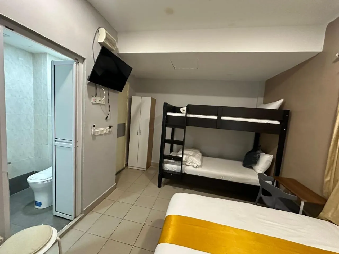 Shower, Bed in SS Grey Hotel