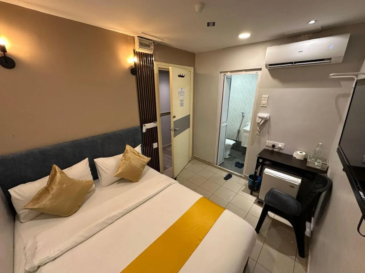 Bedroom, Bed in SS Grey Hotel