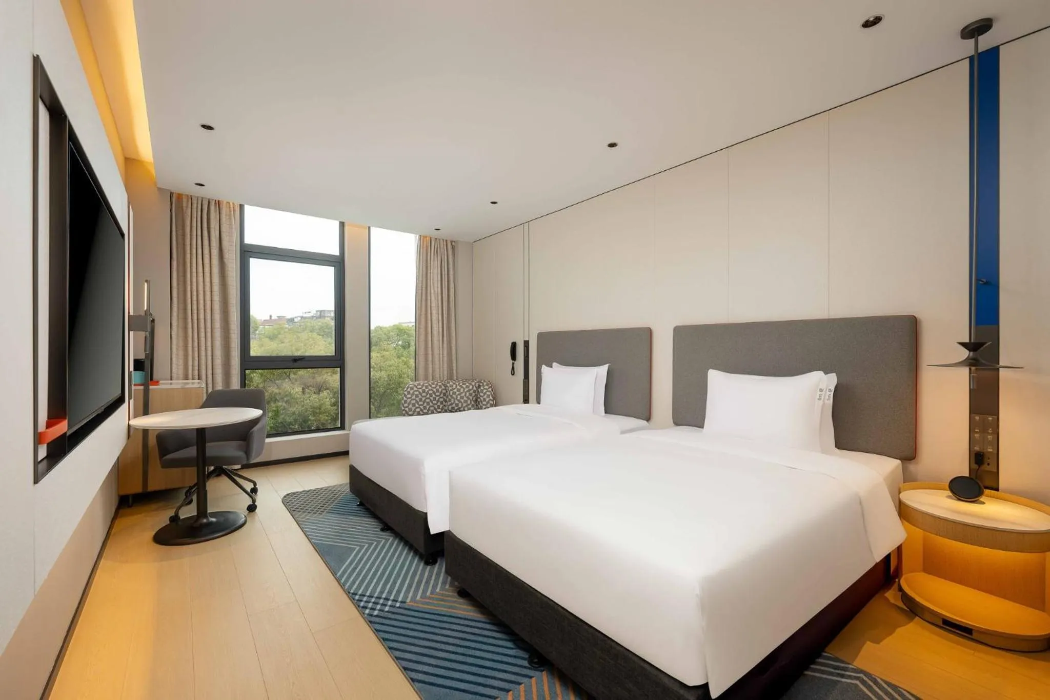 Photo of the whole room, Bed in Holiday Inn Express Shanghai PVG Airport Zhuqiao - Free shuttle bus to Pudong Airport and Disneyland