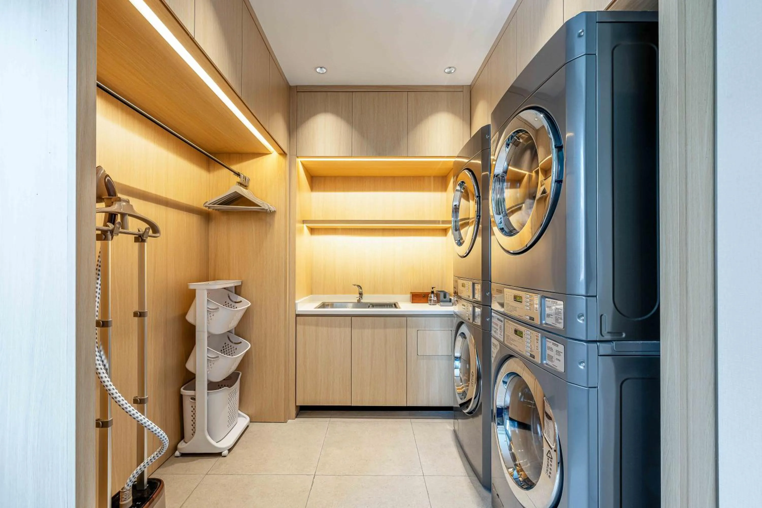 washing machine in Holiday Inn Express Shanghai PVG Airport Zhuqiao - Free shuttle bus to Pudong Airport and Disneyland