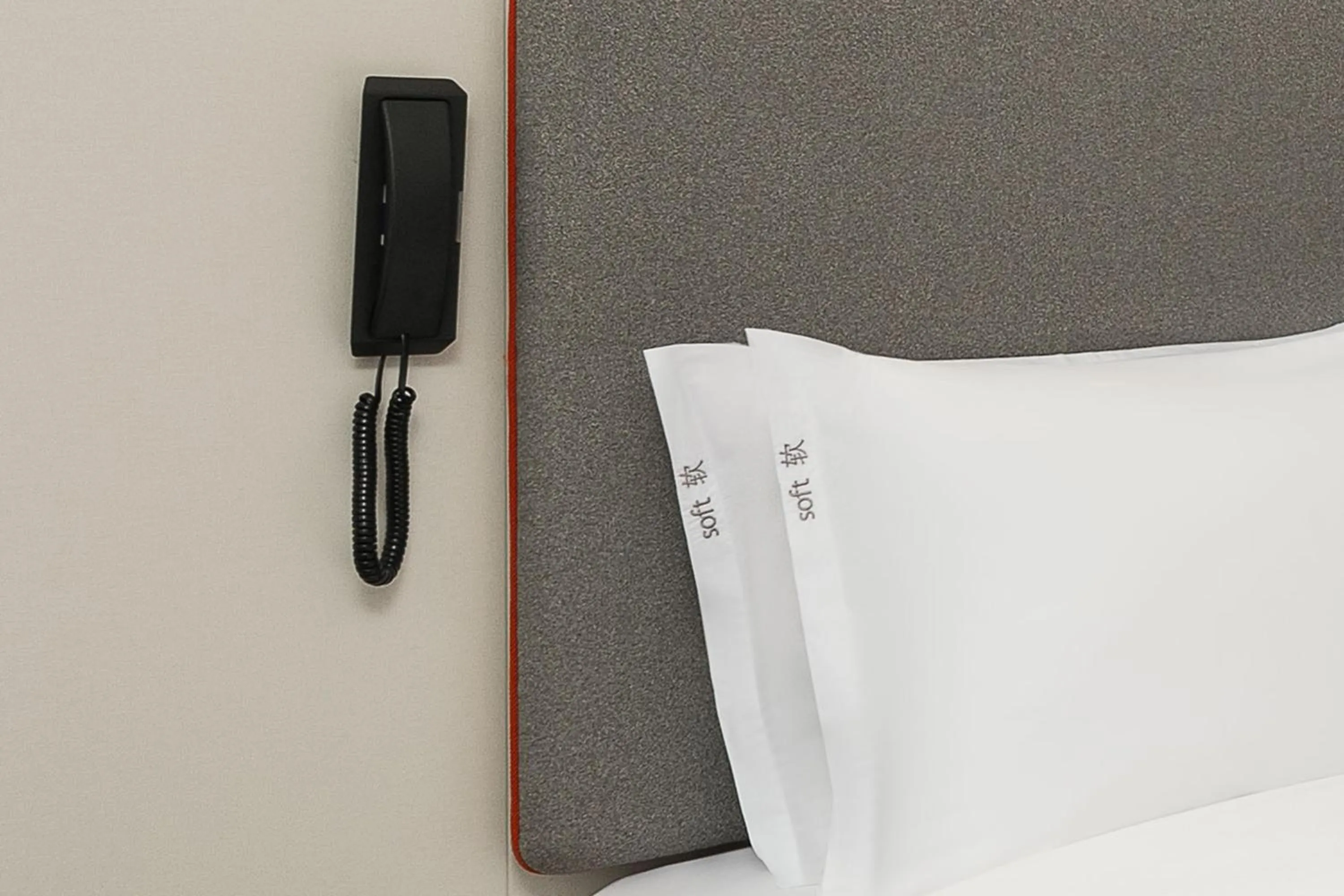 Photo of the whole room, Bed in Holiday Inn Express Shanghai PVG Airport Zhuqiao - Free shuttle bus to Pudong Airport and Disneyland