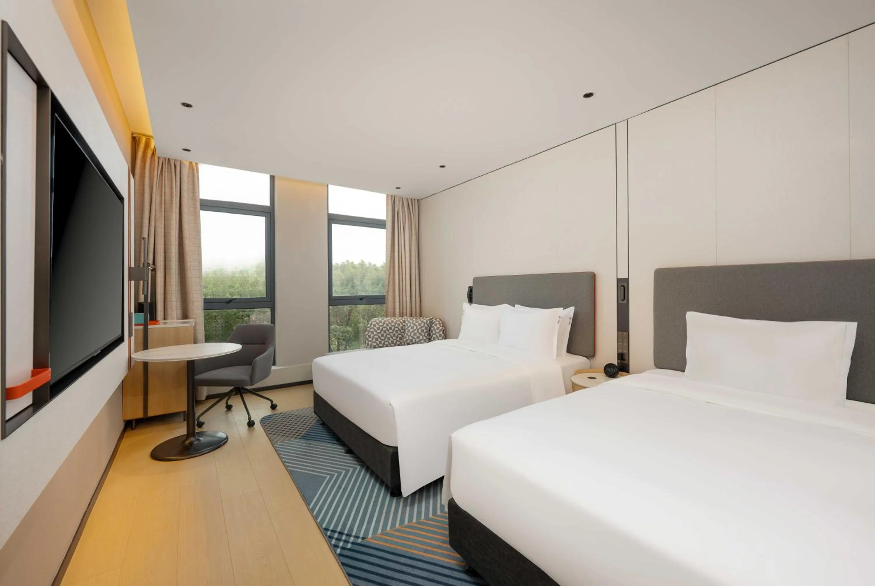 Bed in Holiday Inn Express Shanghai PVG Airport Zhuqiao - Free shuttle bus to Pudong Airport and Disneyland